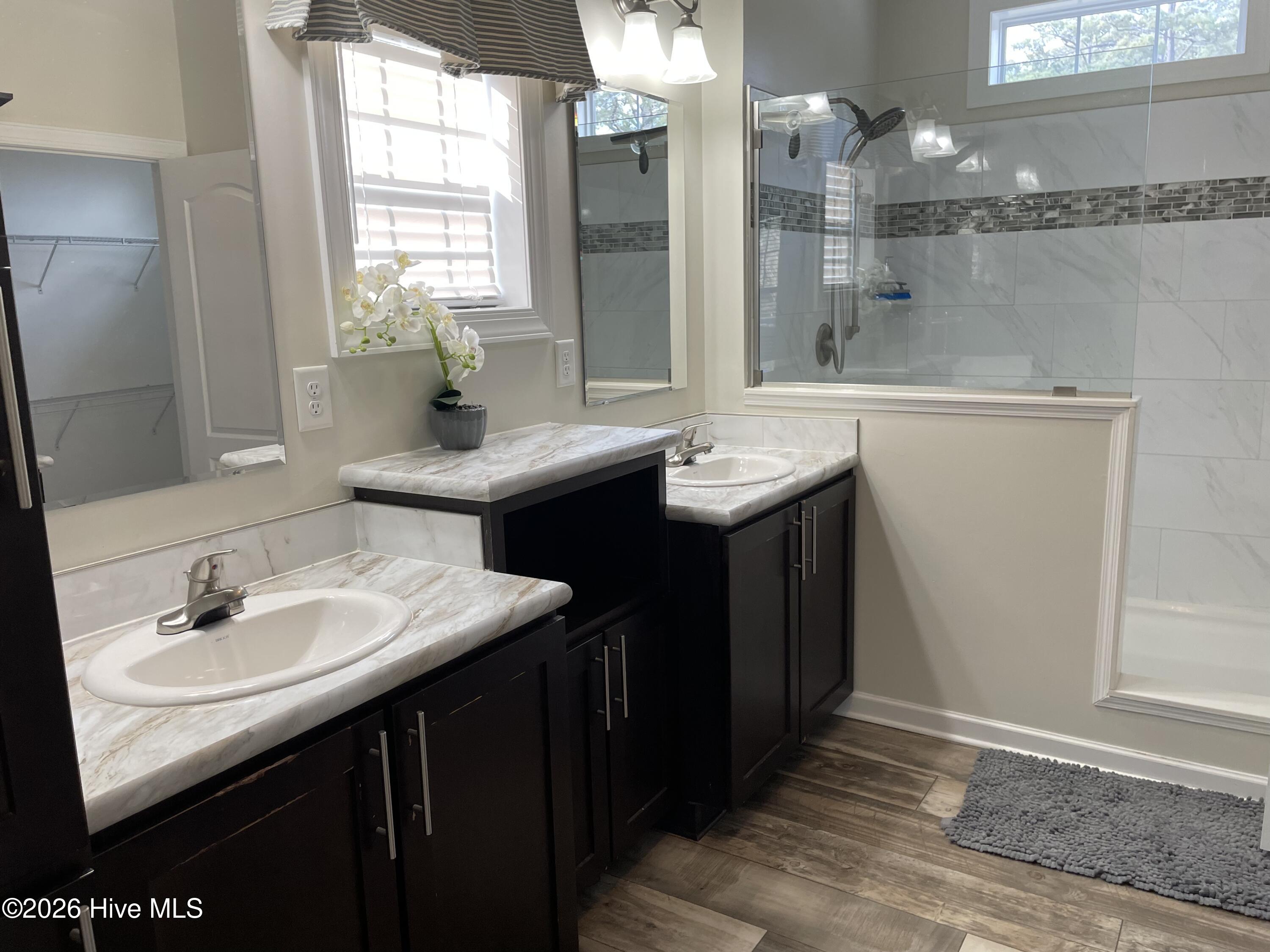 100568375 | Photo 12