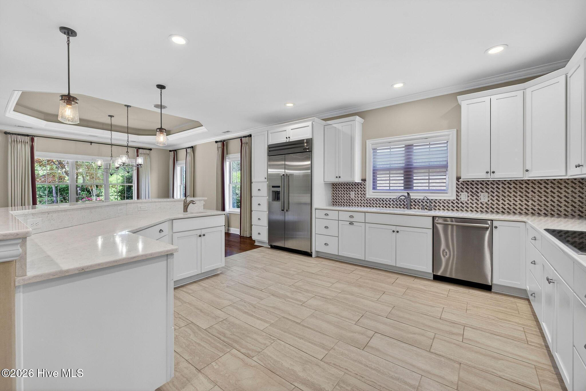 100566278 | Photo 16