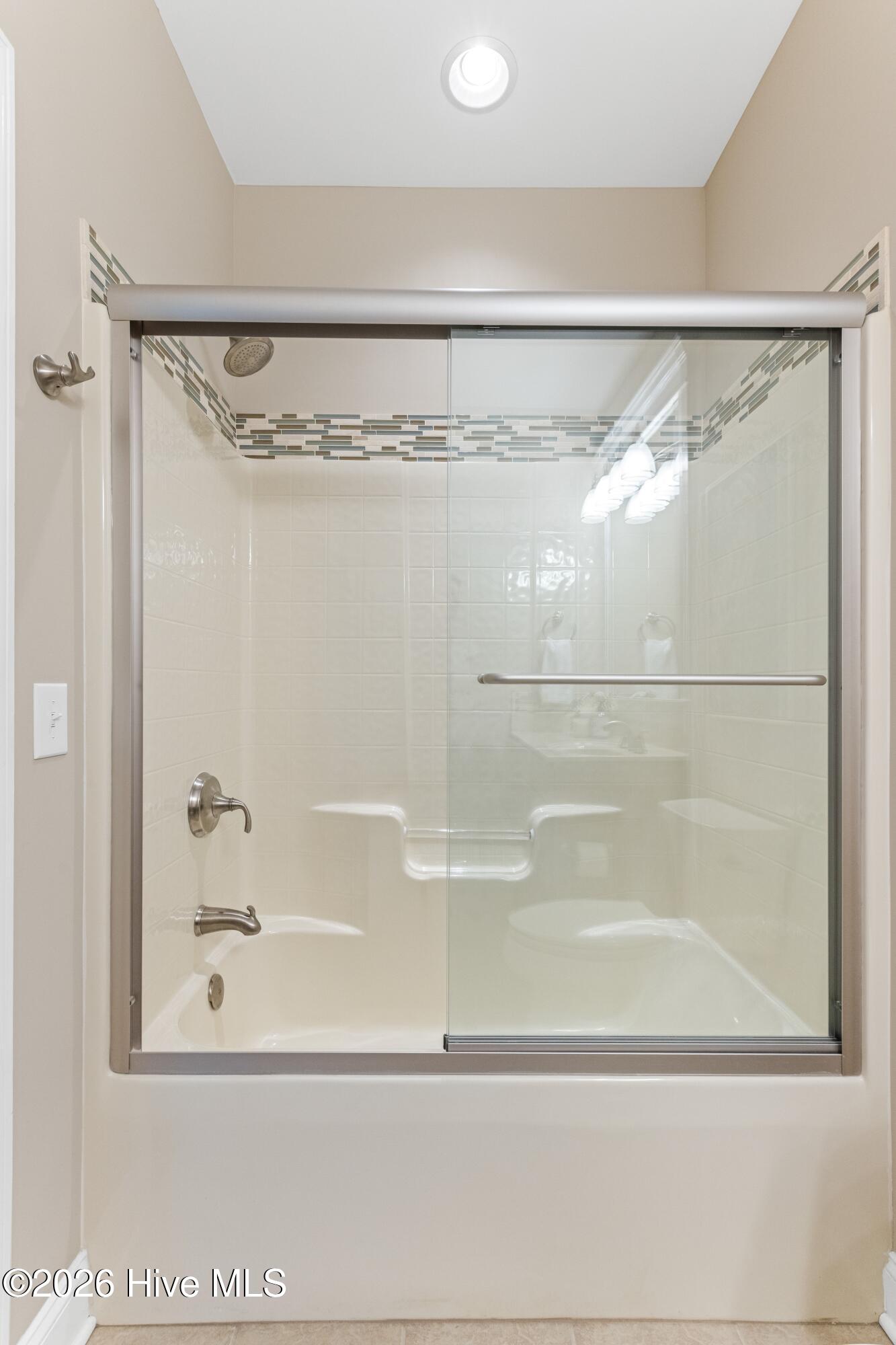 100560596 | Photo 34