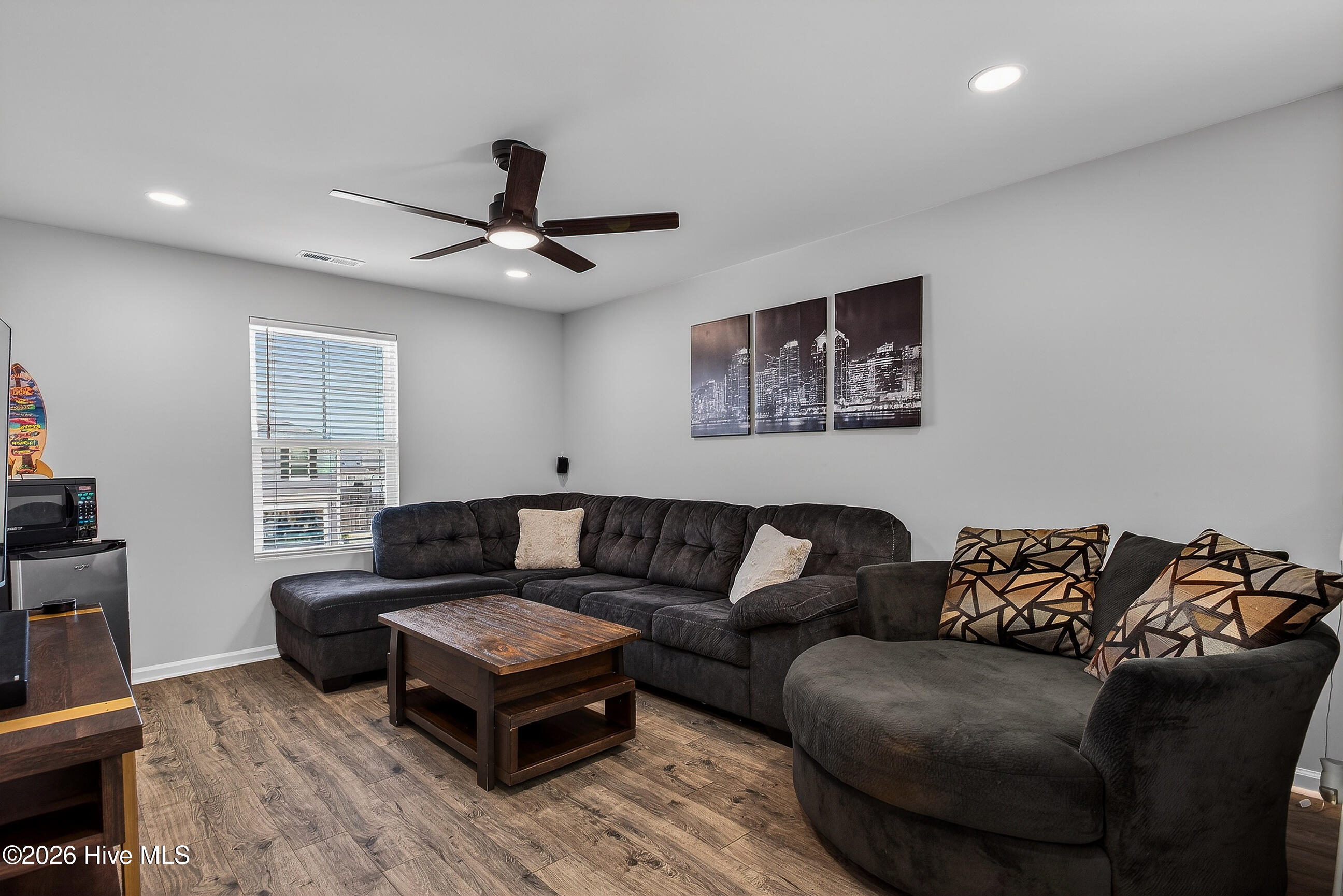 100555689 | Photo 21