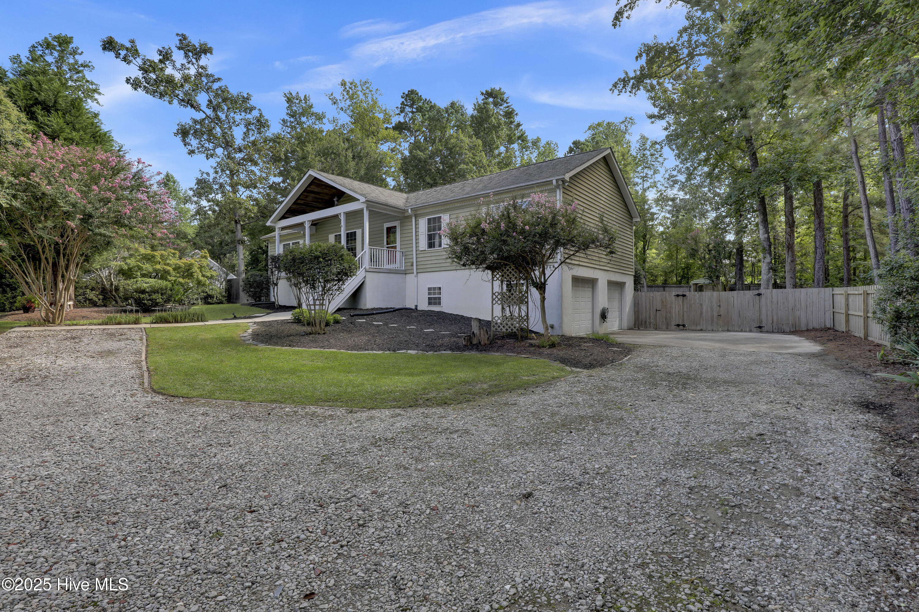 100525389 | Photo 46