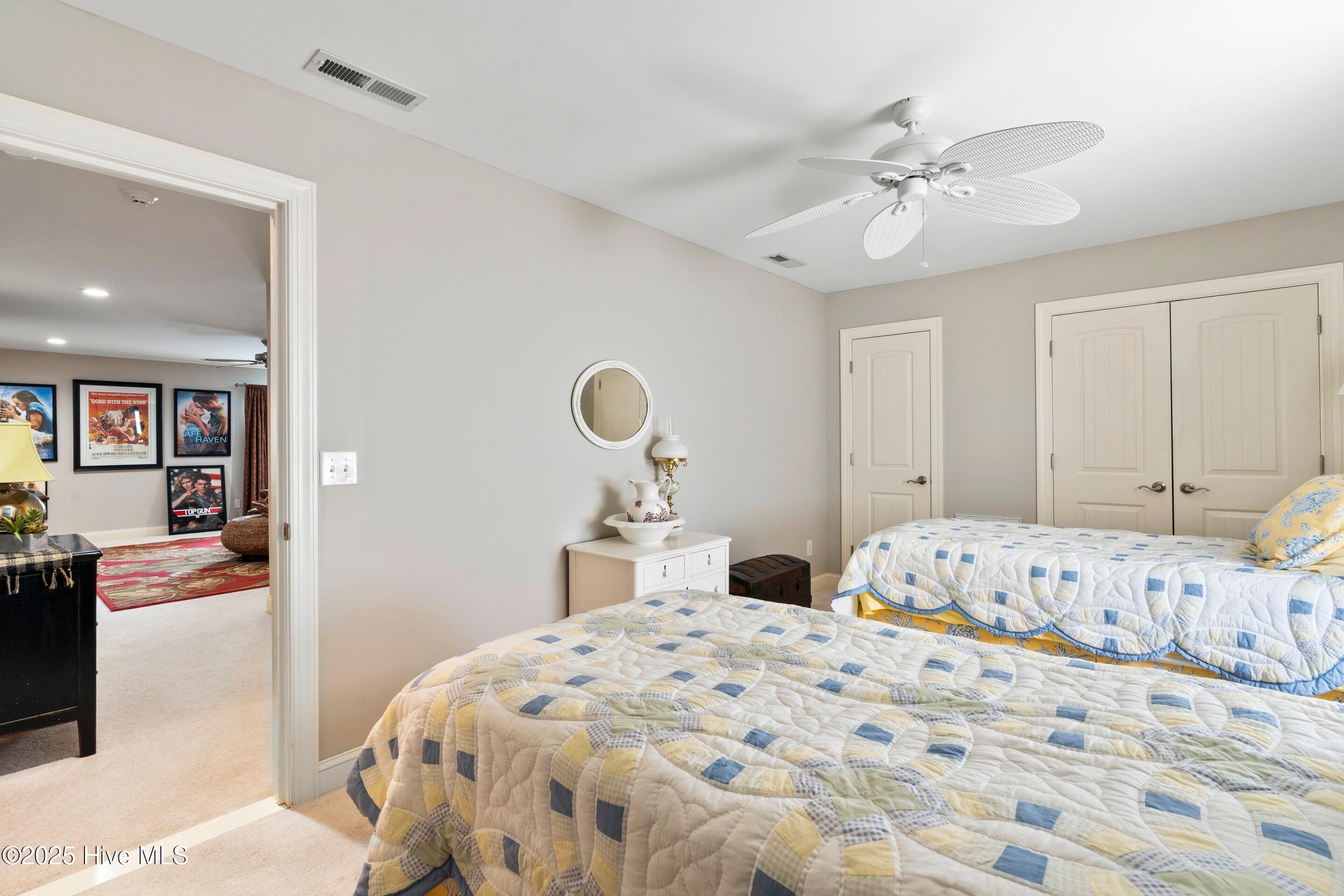 100525982 | Photo 47