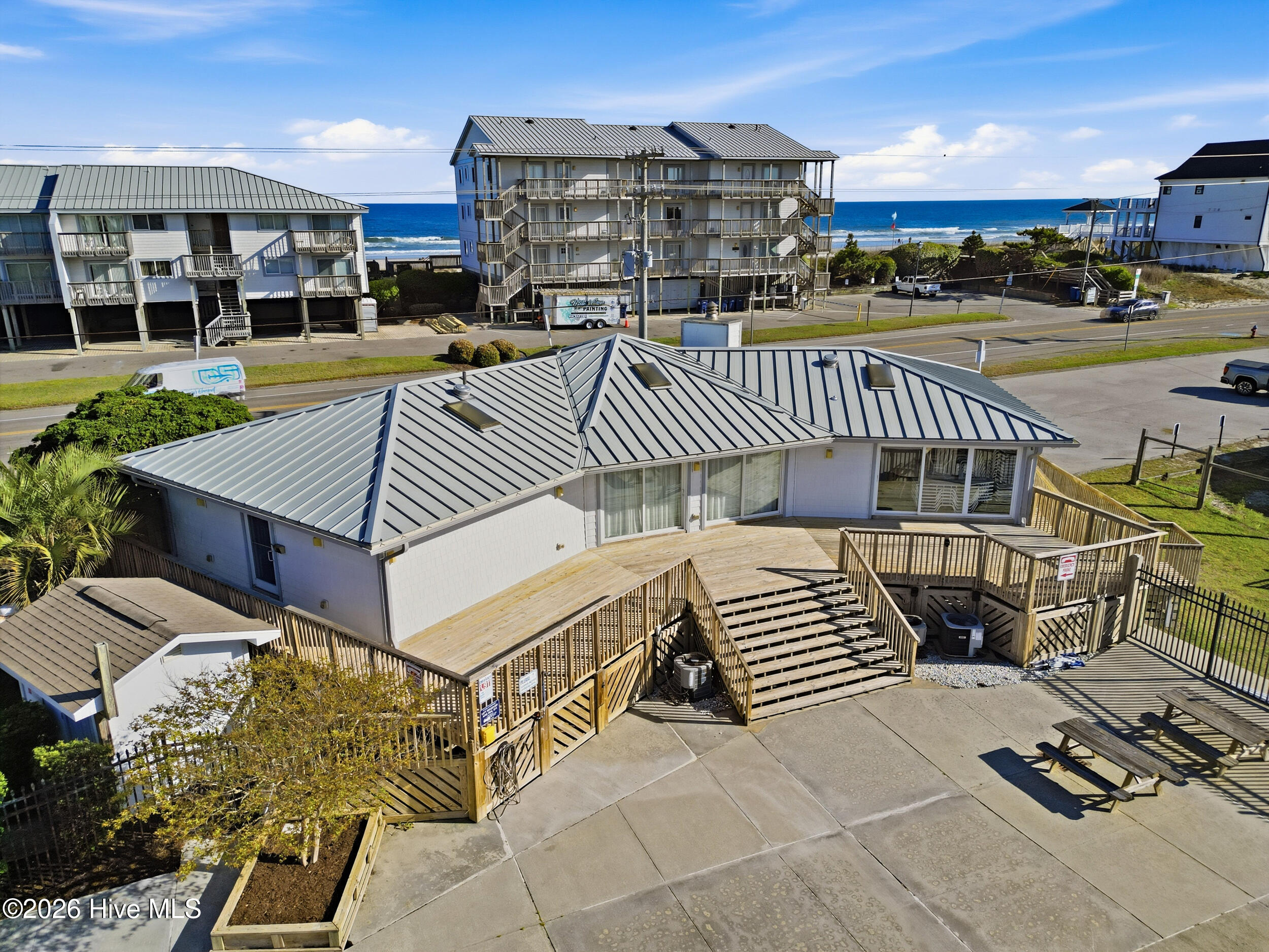 100565871 | Photo 64