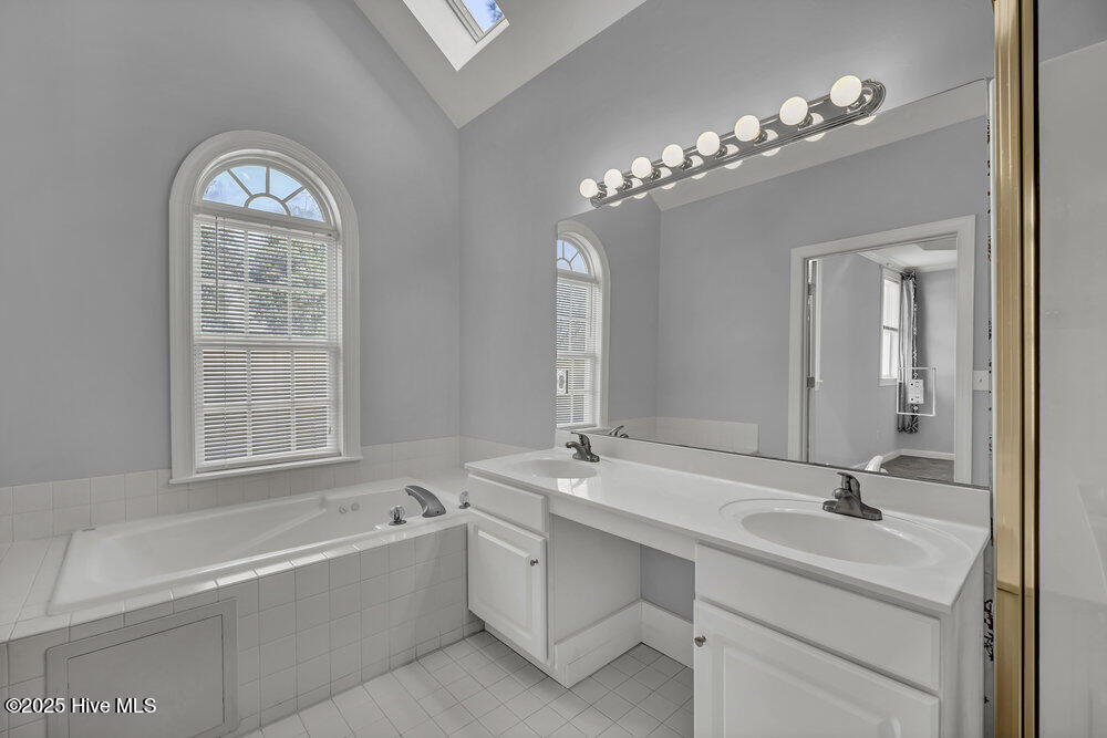 100546133 | Photo 15