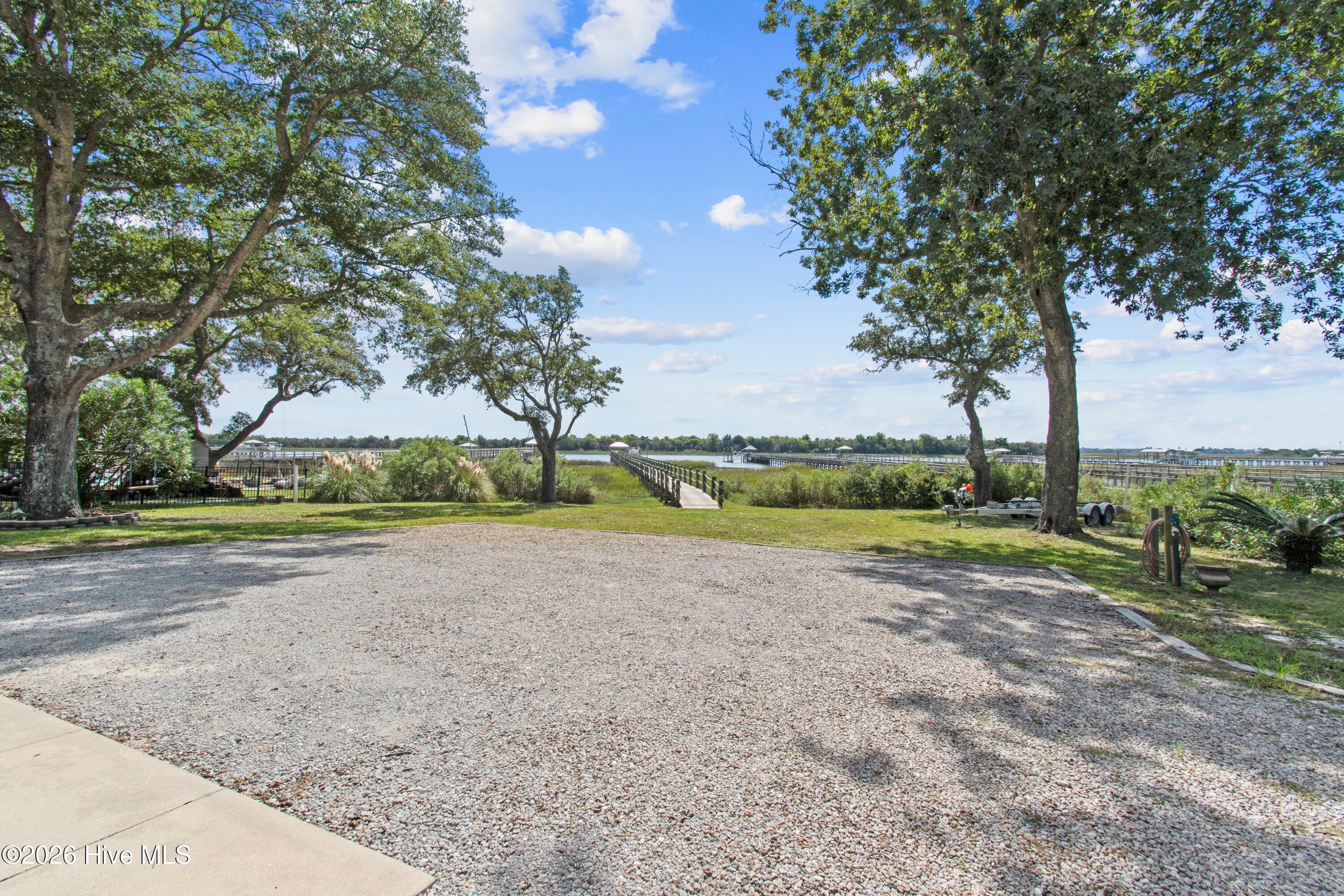 516 Twisted Oak Lane — listing photograph 4