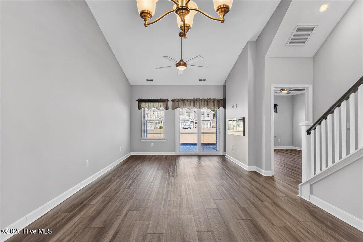 100552947 | Photo 16