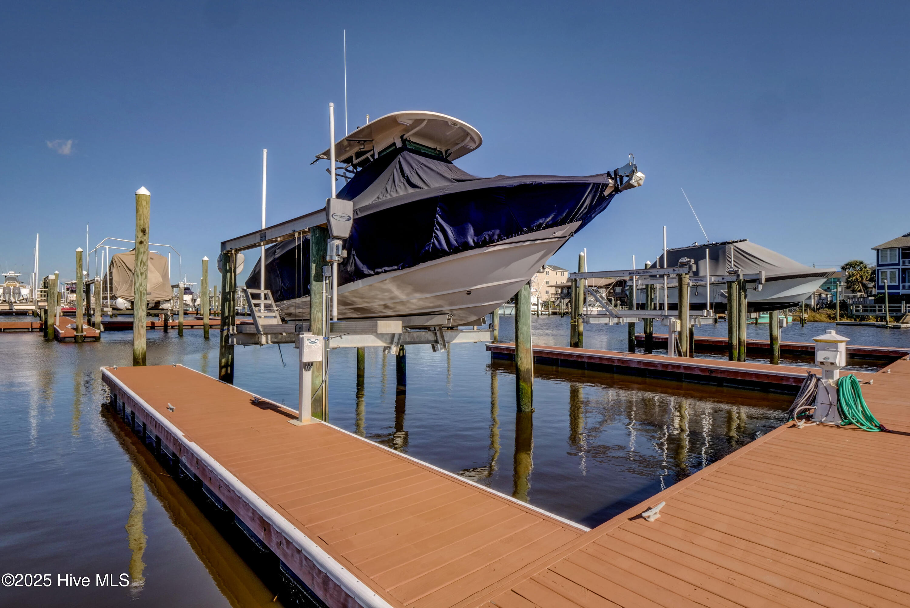 100553275 | Photo 32