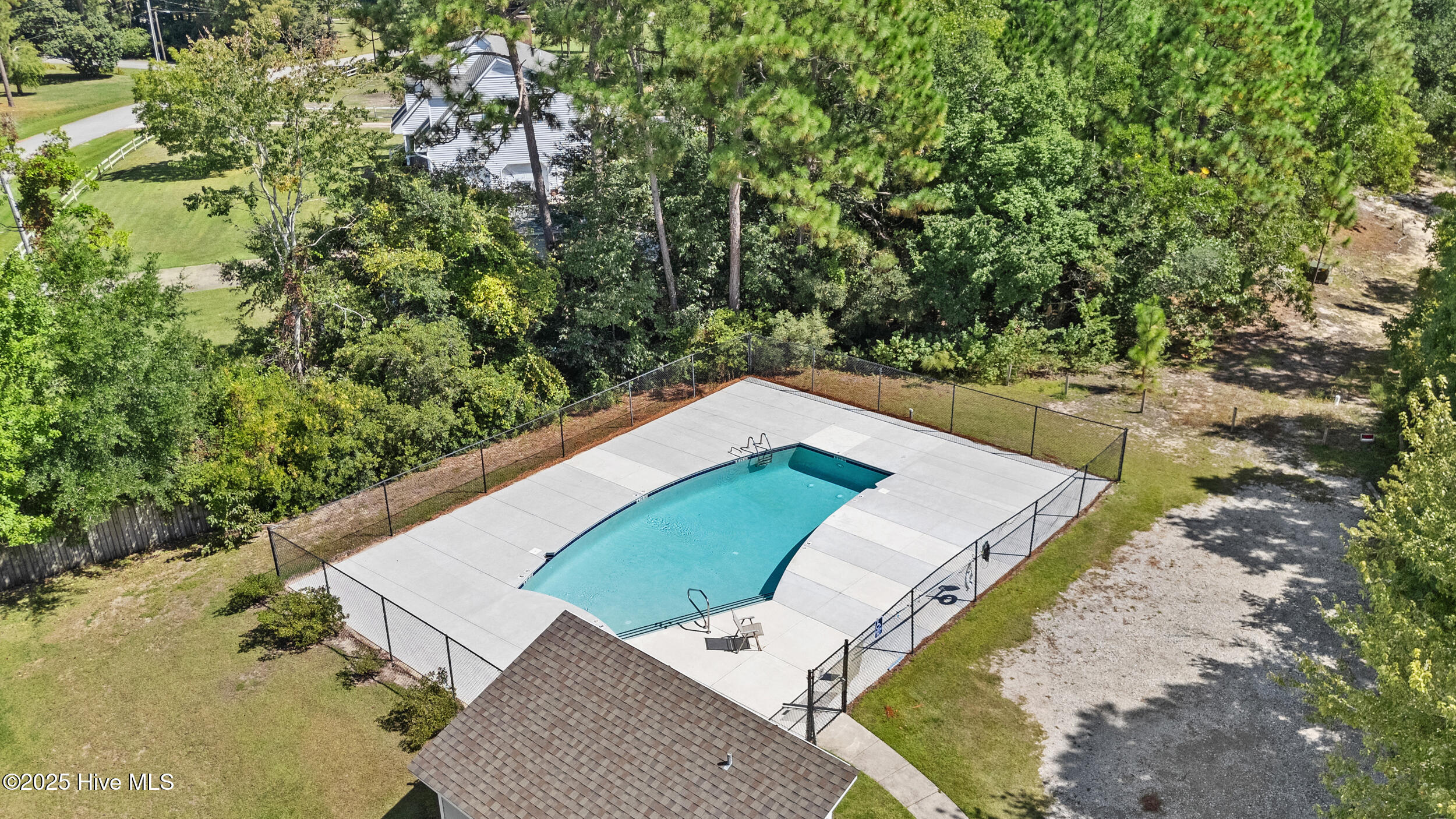 100532687 | Photo 36