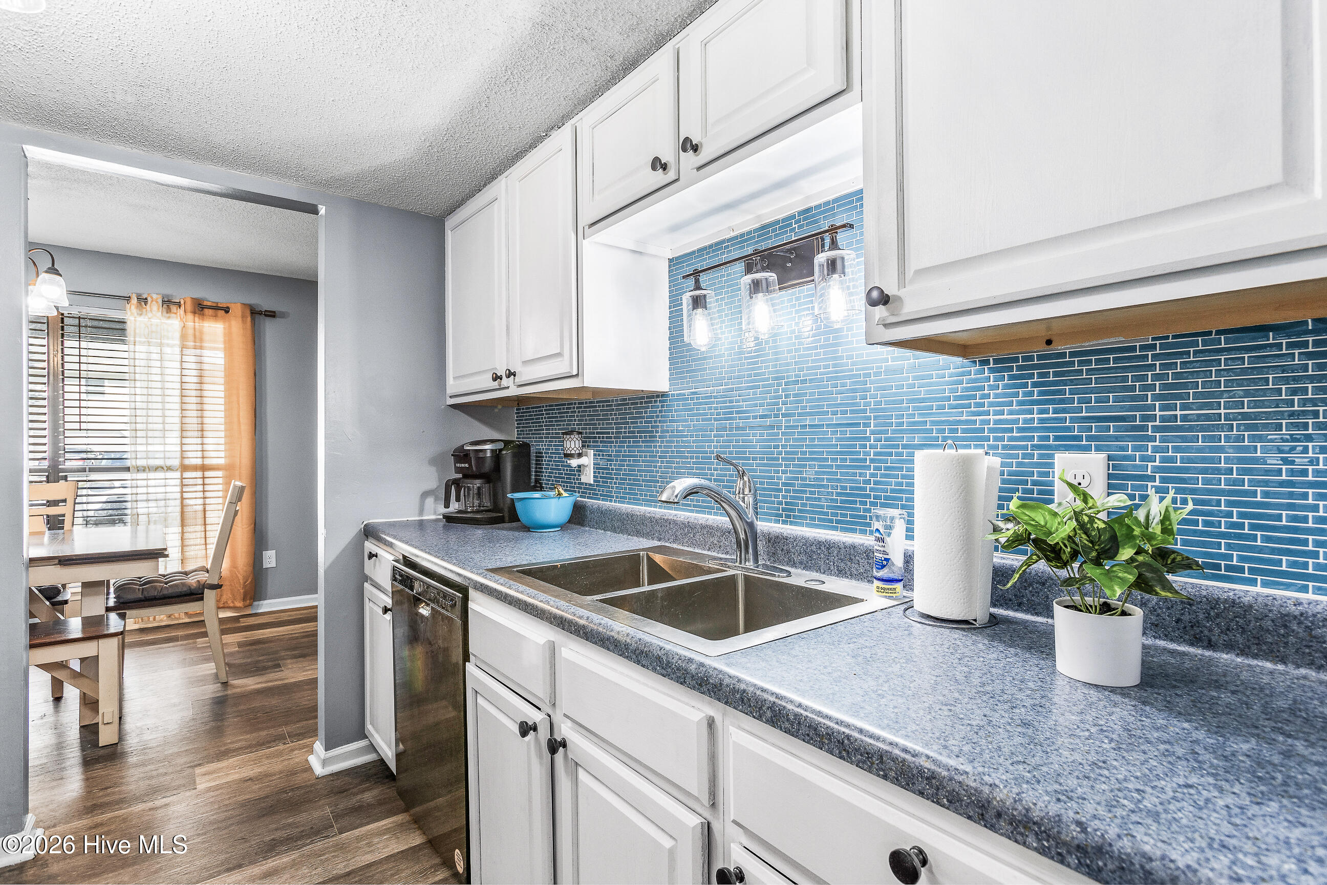 100563342 | Photo 12