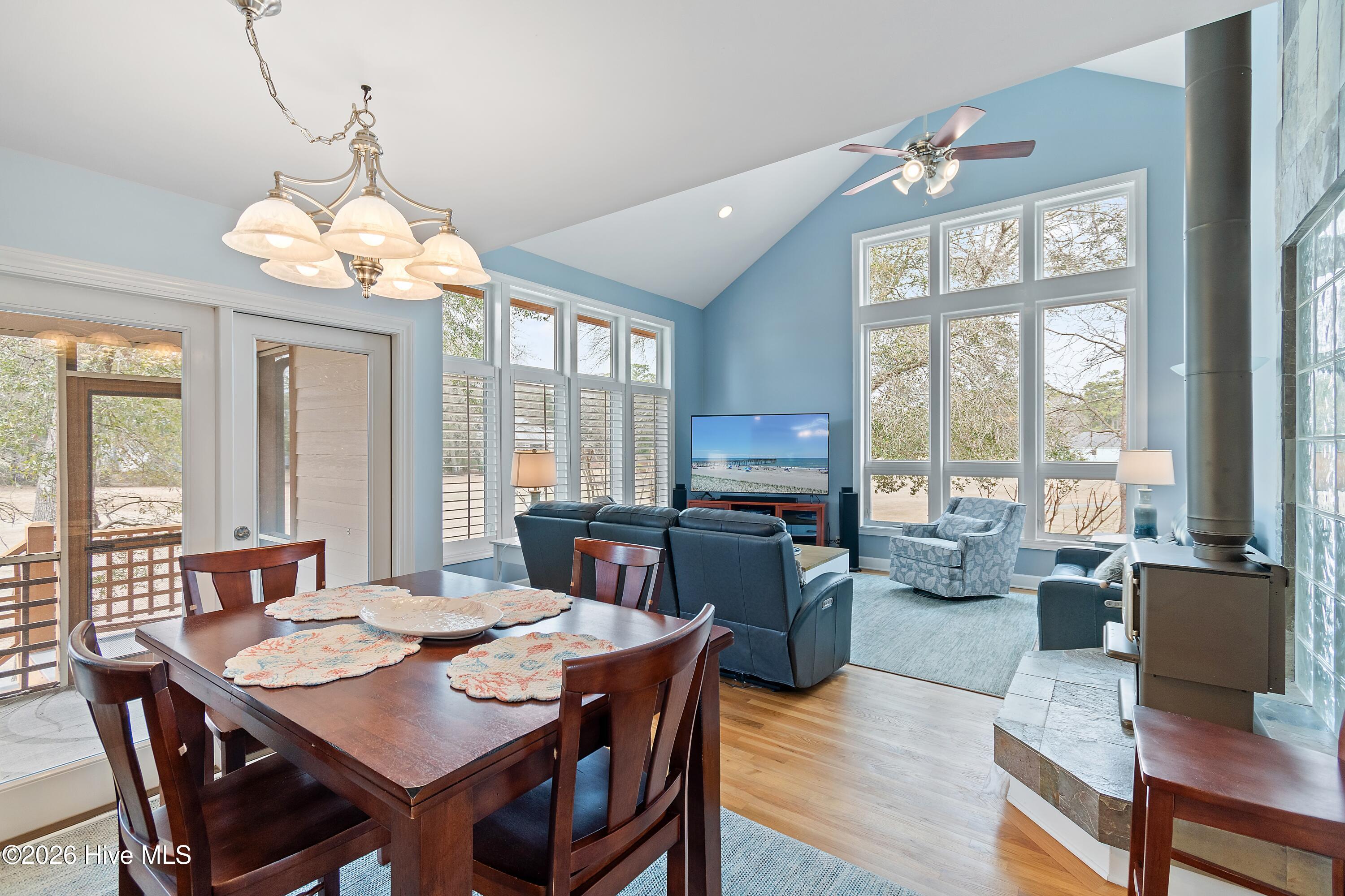 100557427 | Photo 36