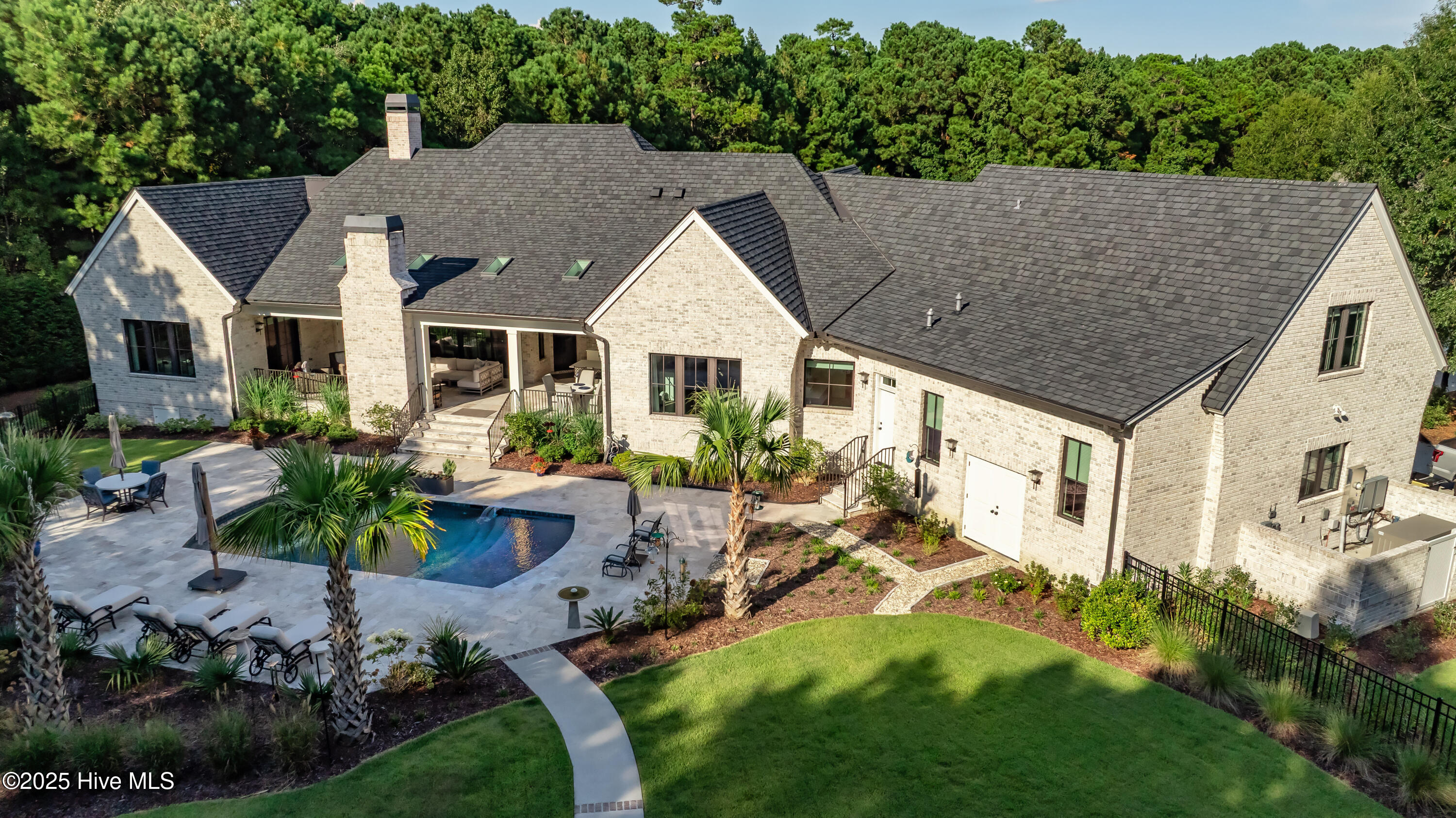 100532496 | Photo 83