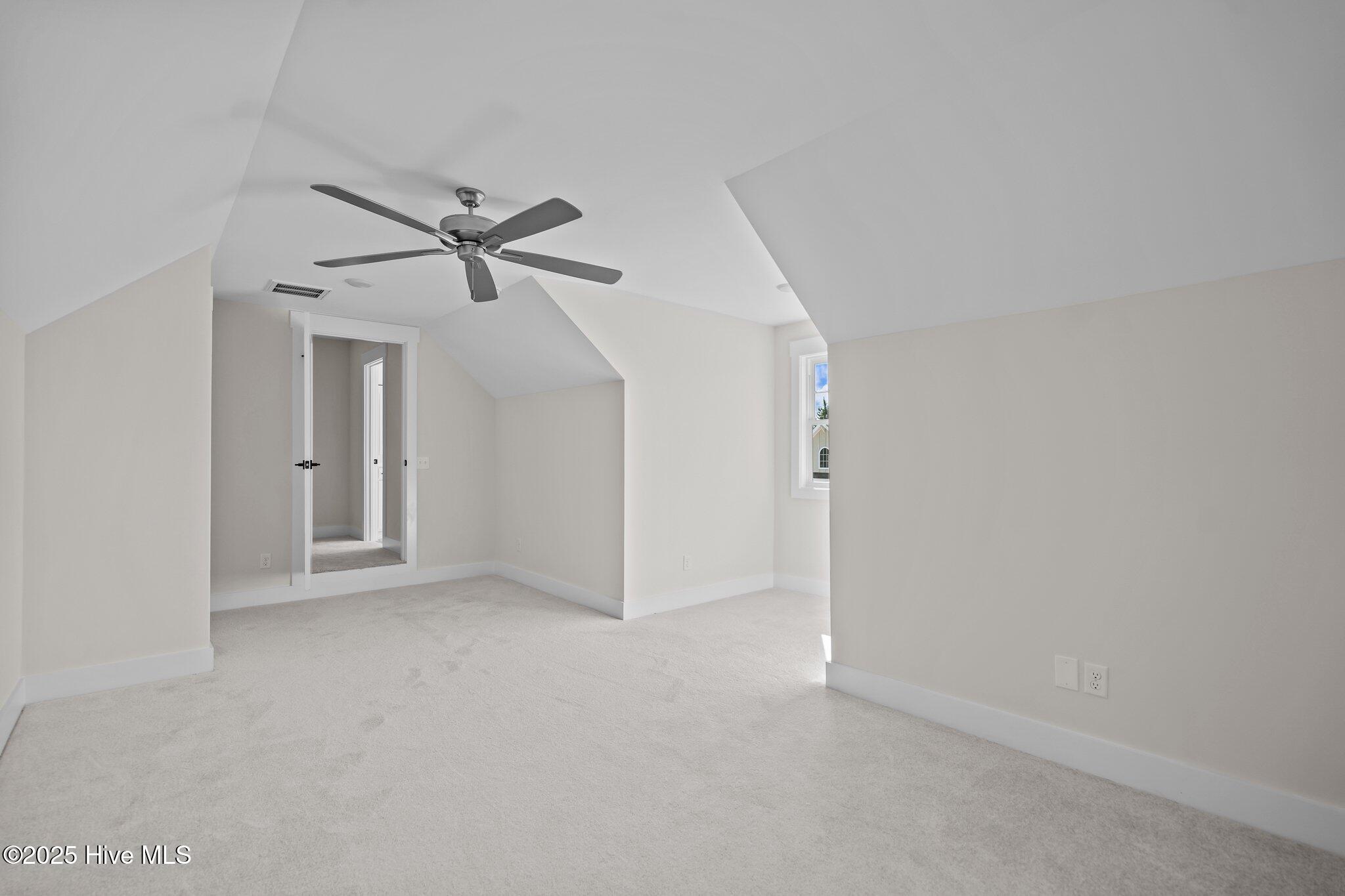 100487563 | Photo 27