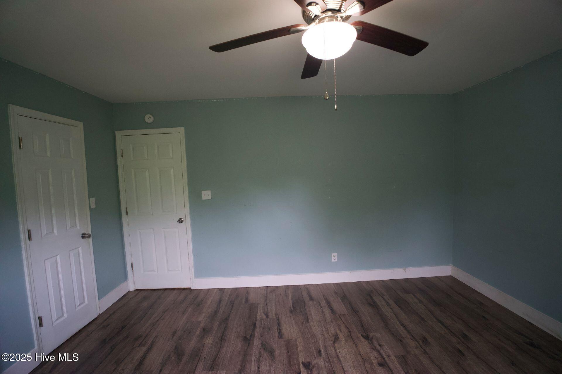 100527743 | Photo 16