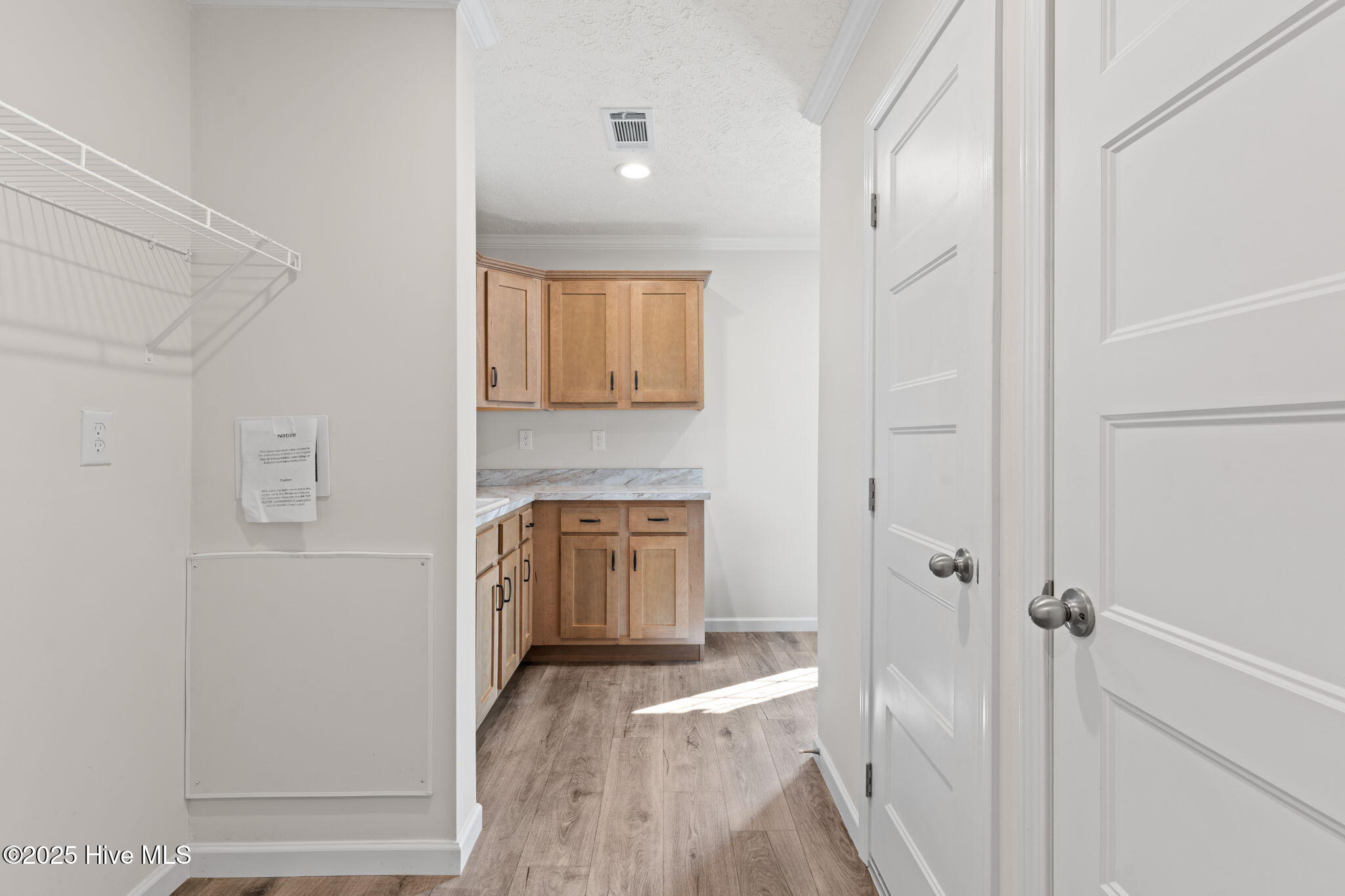 100558290 | Photo 30