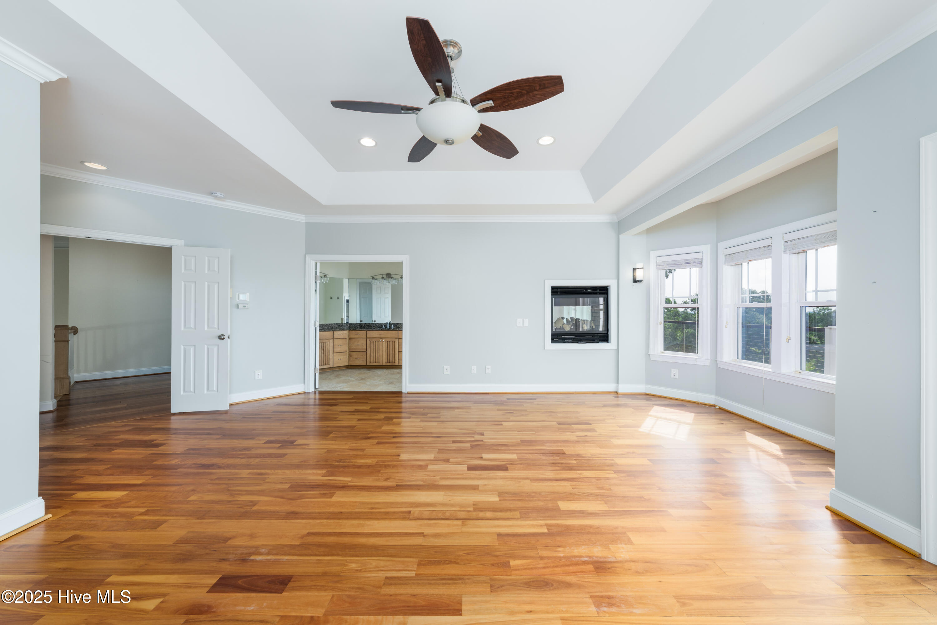 100510082 | Photo 30