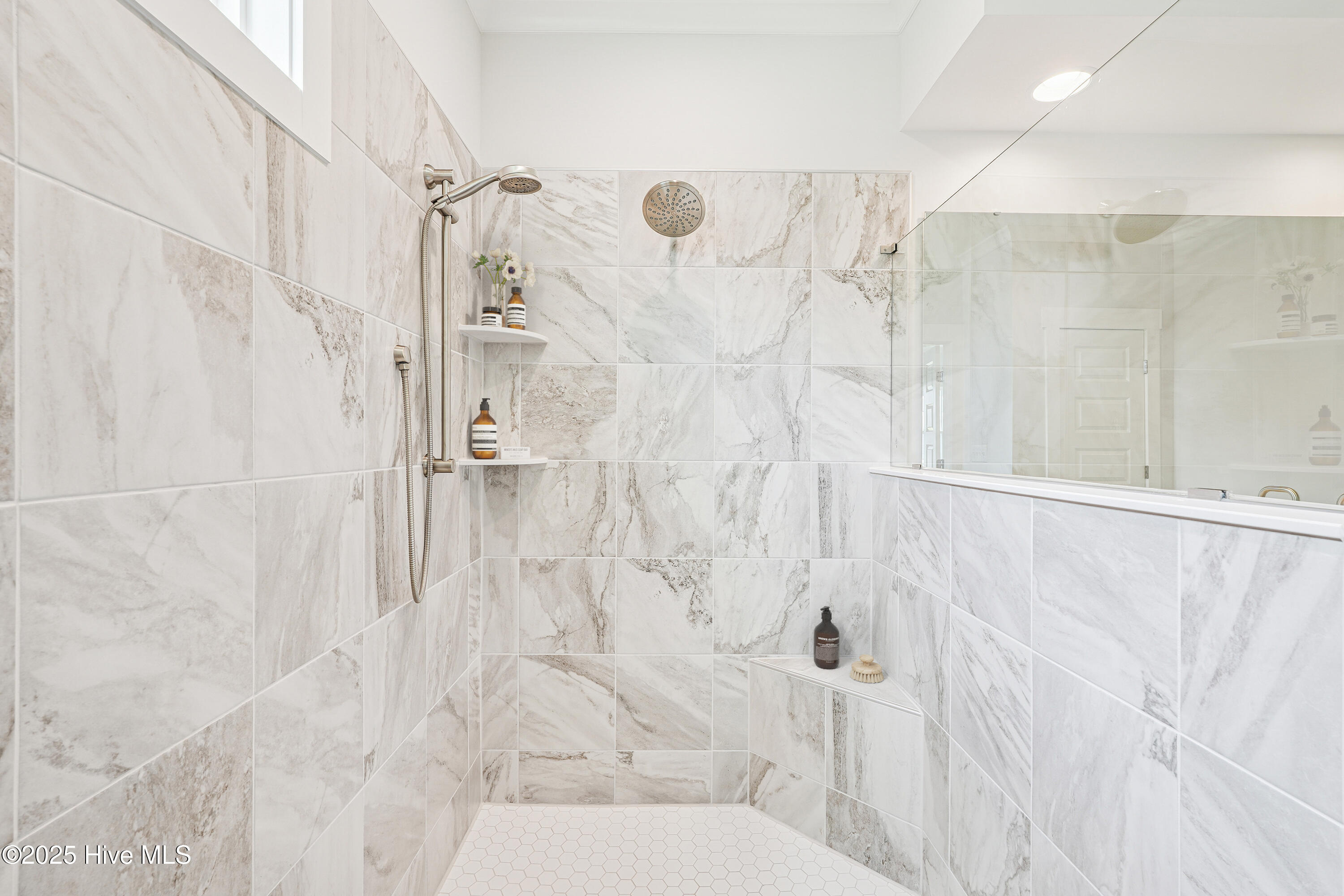 100540265 | Photo 15