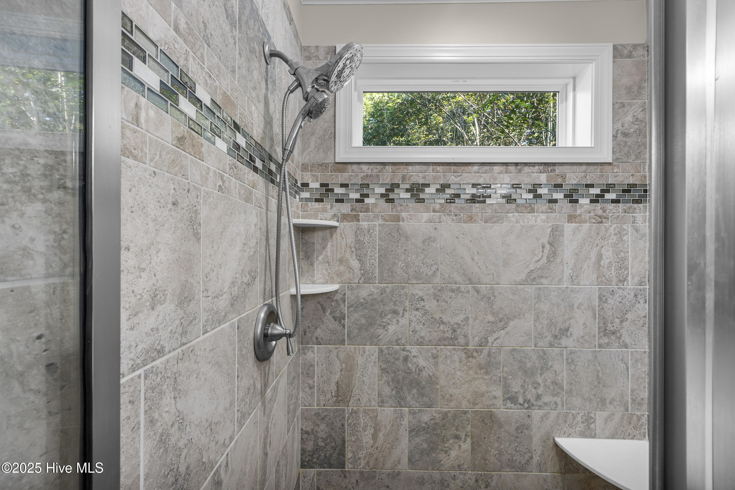 100528146 | Photo 34