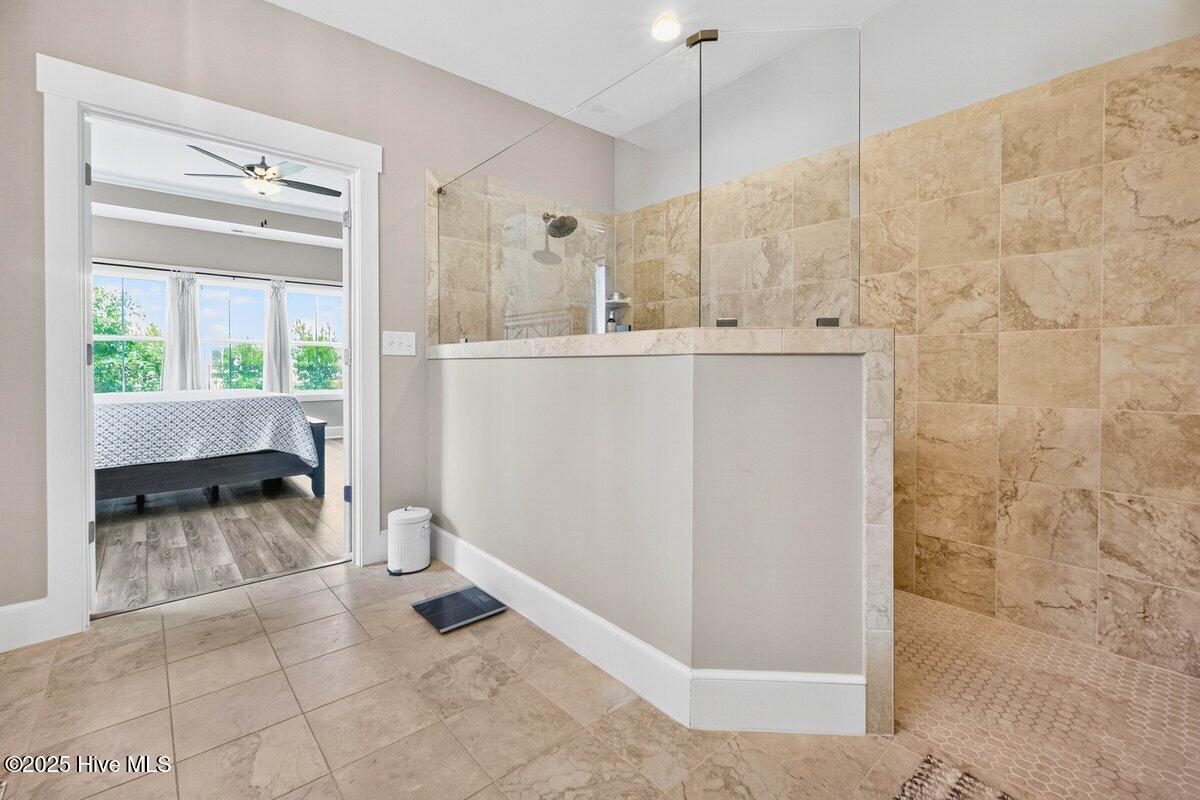 100524636 | Photo 12