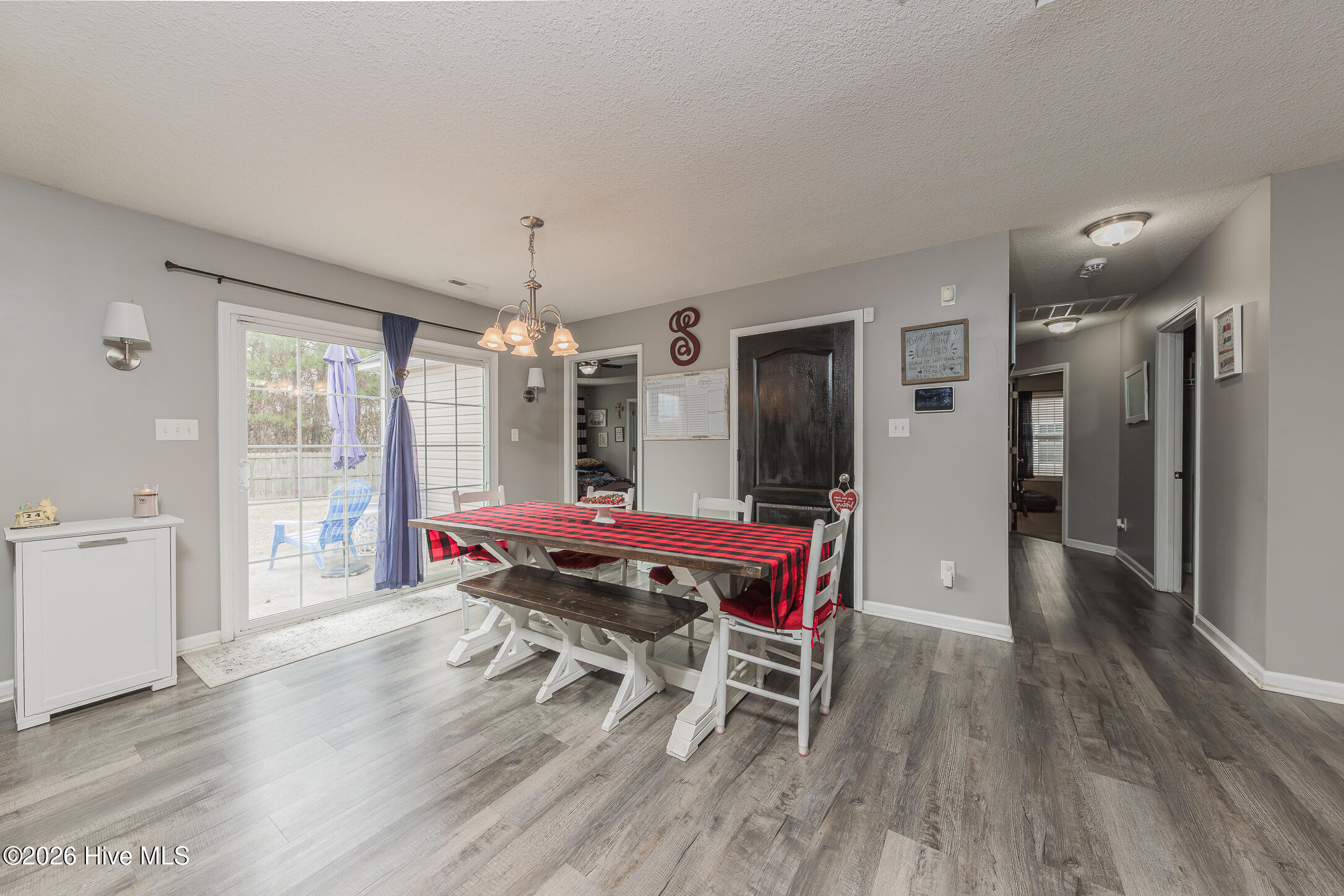 100550736 | Photo 15