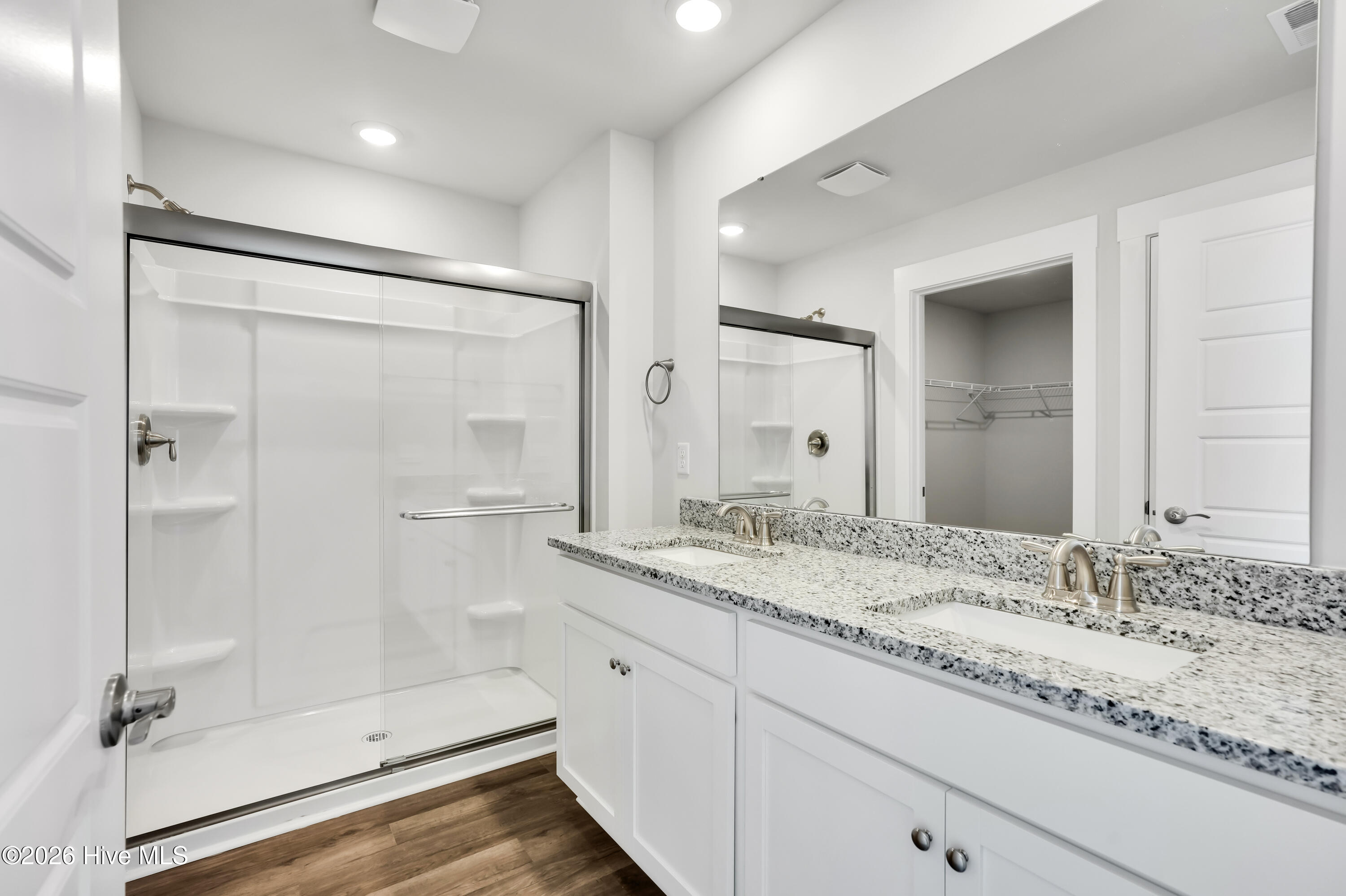 100562345 | Photo 18