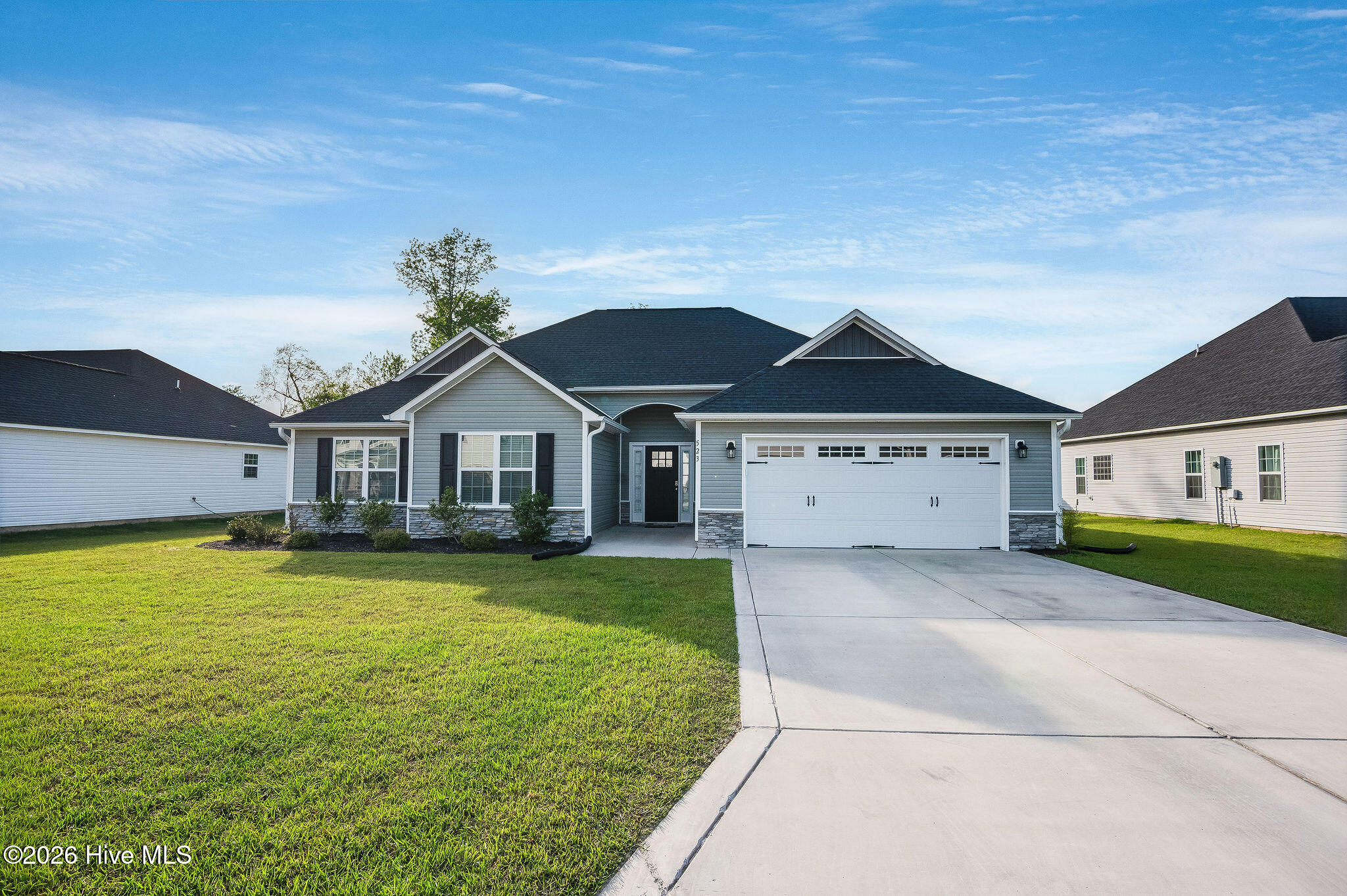 100568428 | Photo 50