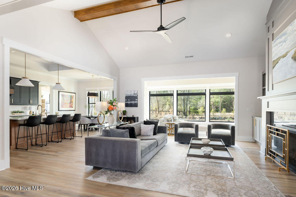 100558848 | Photo 11