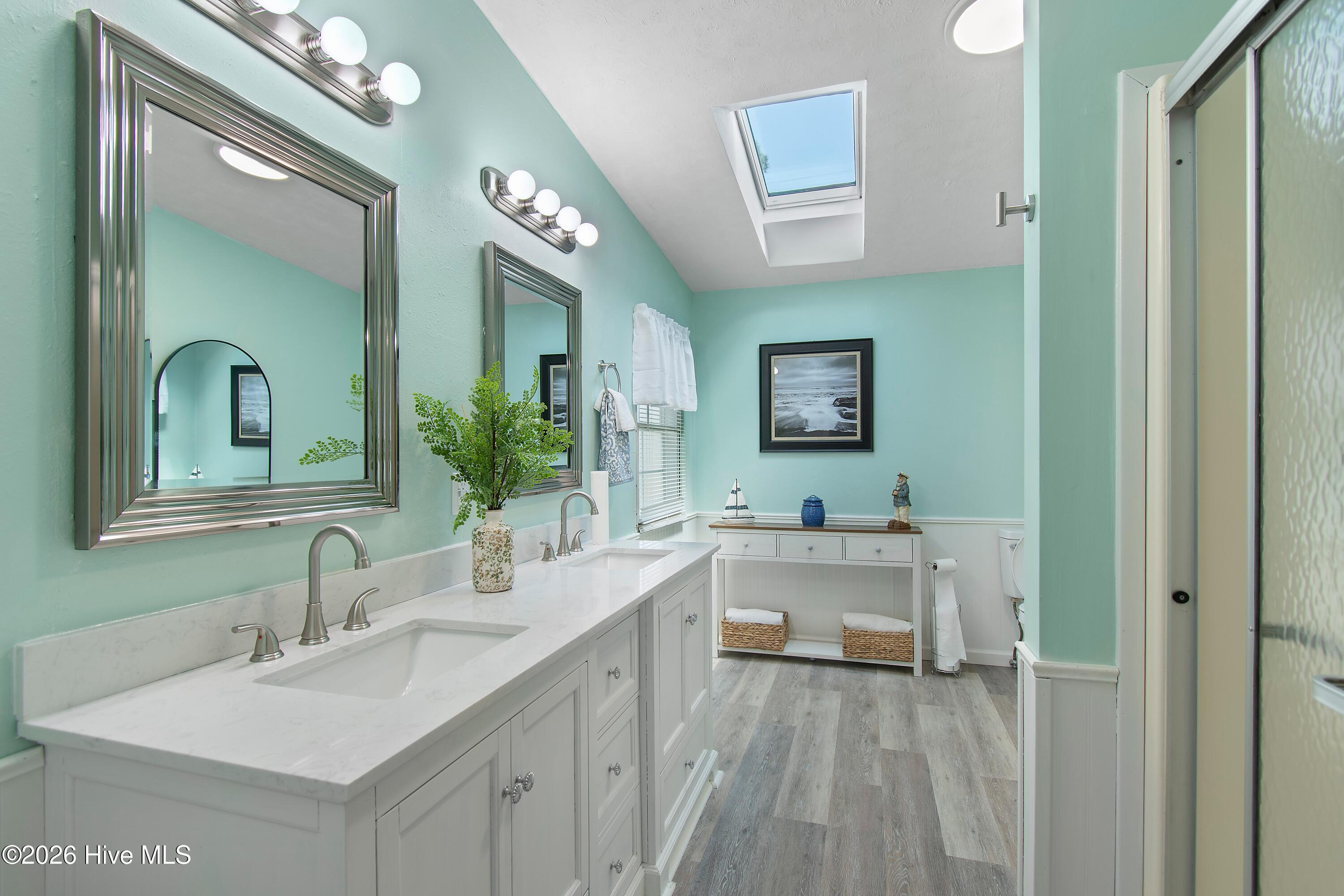 100566223 | Photo 26