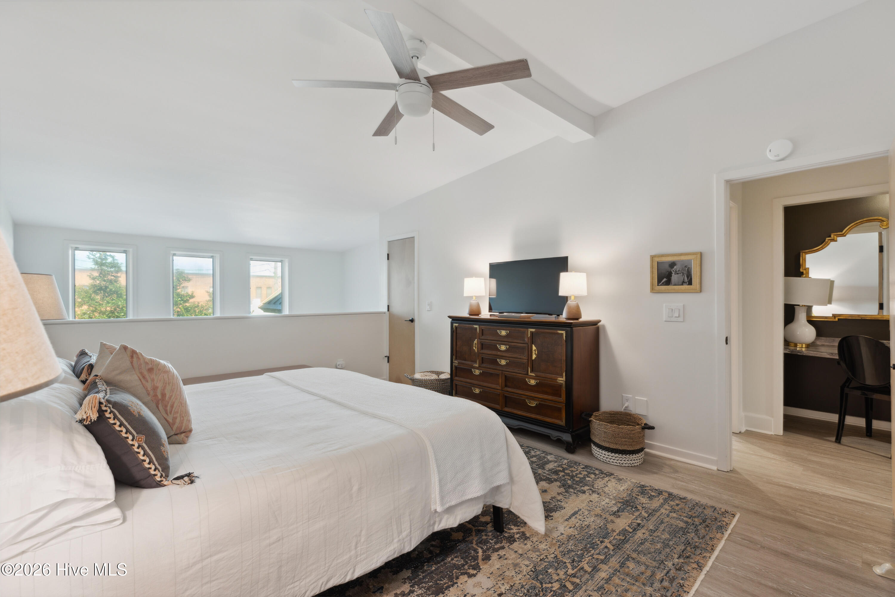 100559466 | Photo 18