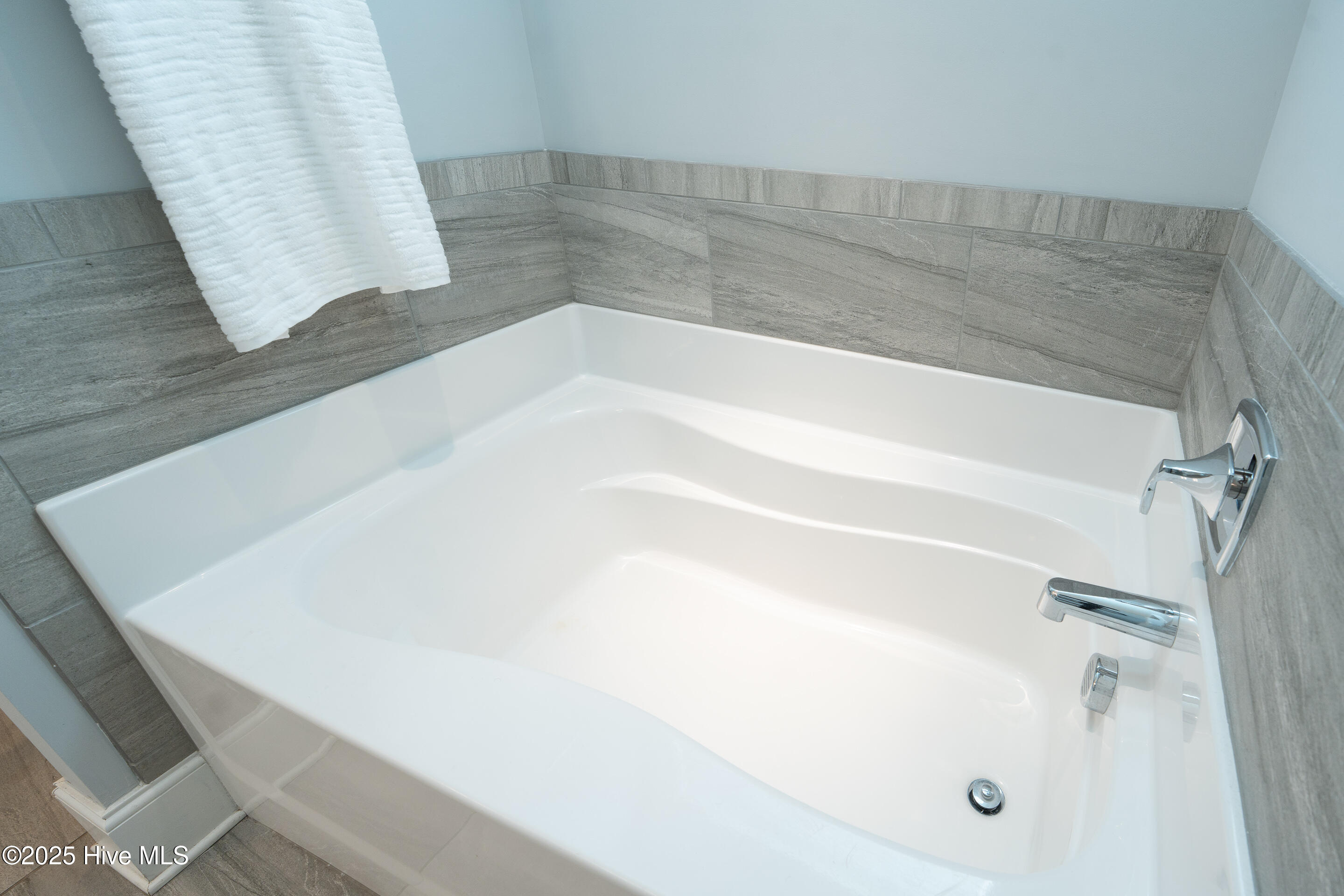 100546776 | Photo 34