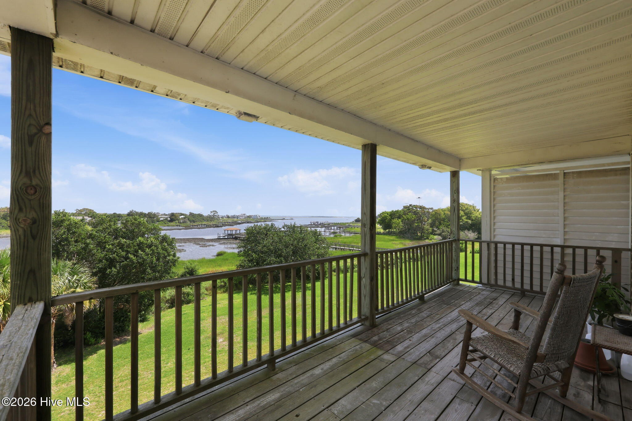 1800 Bay 