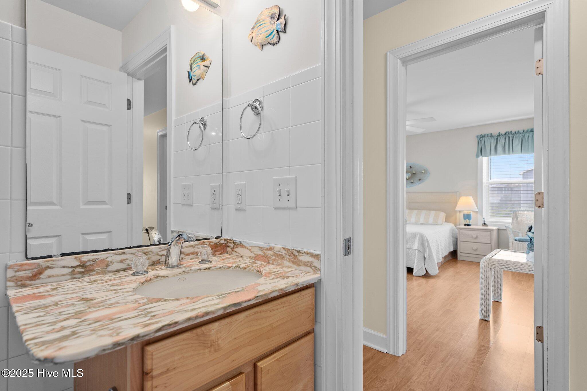 100517725 | Photo 58