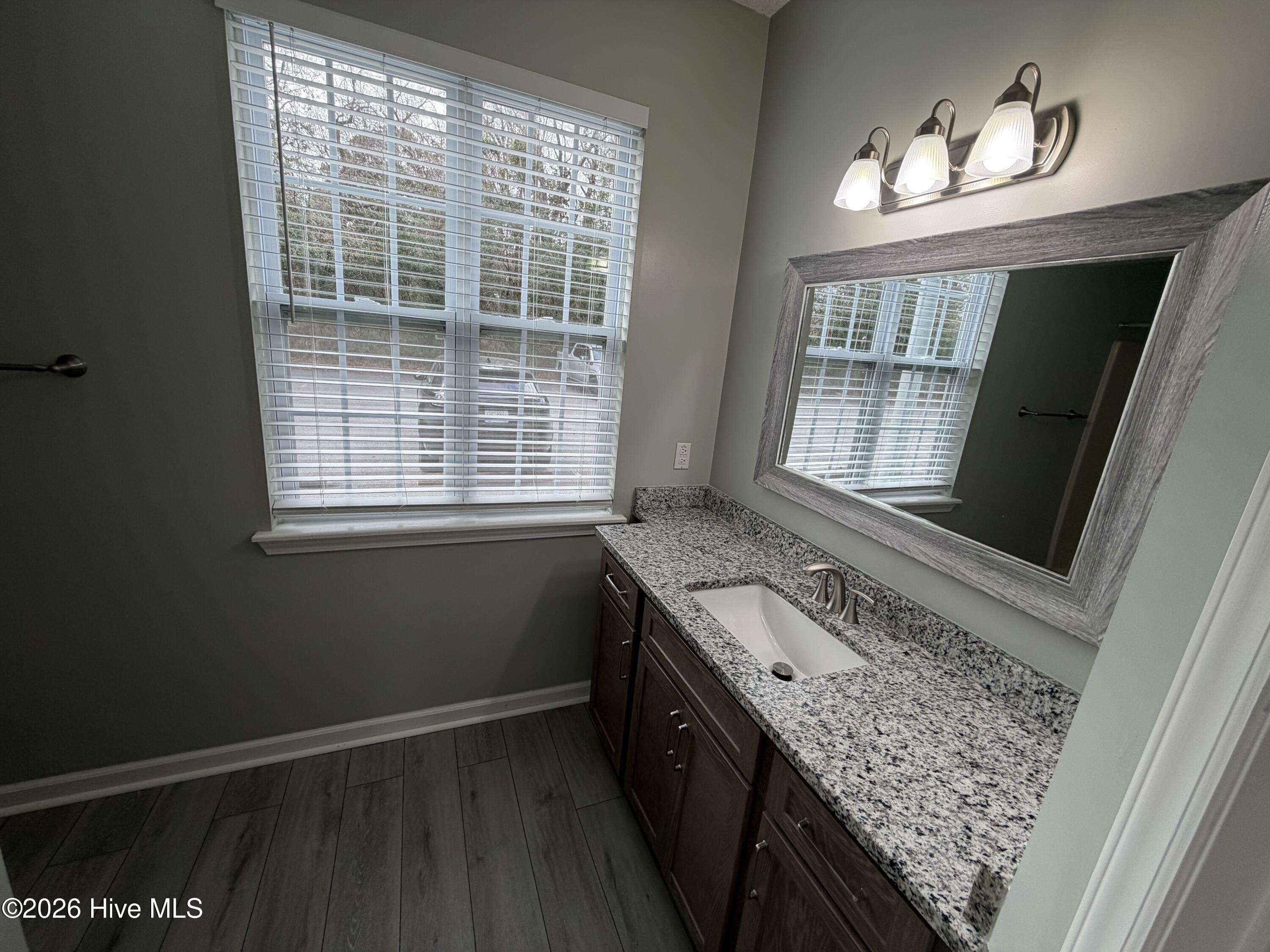 100557898 | Photo 17