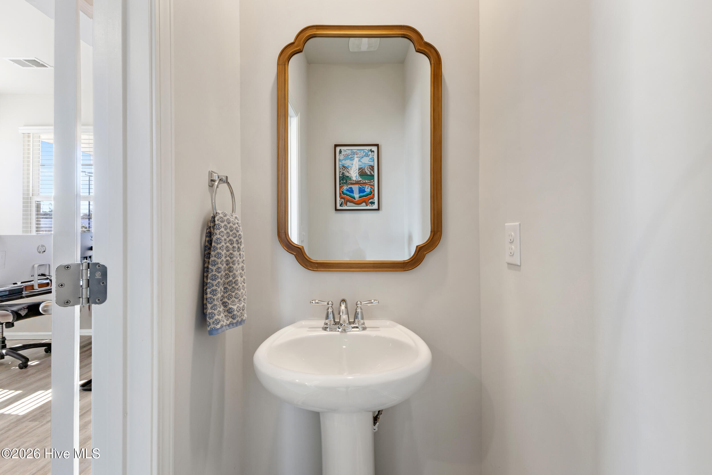 100553335 | Photo 26