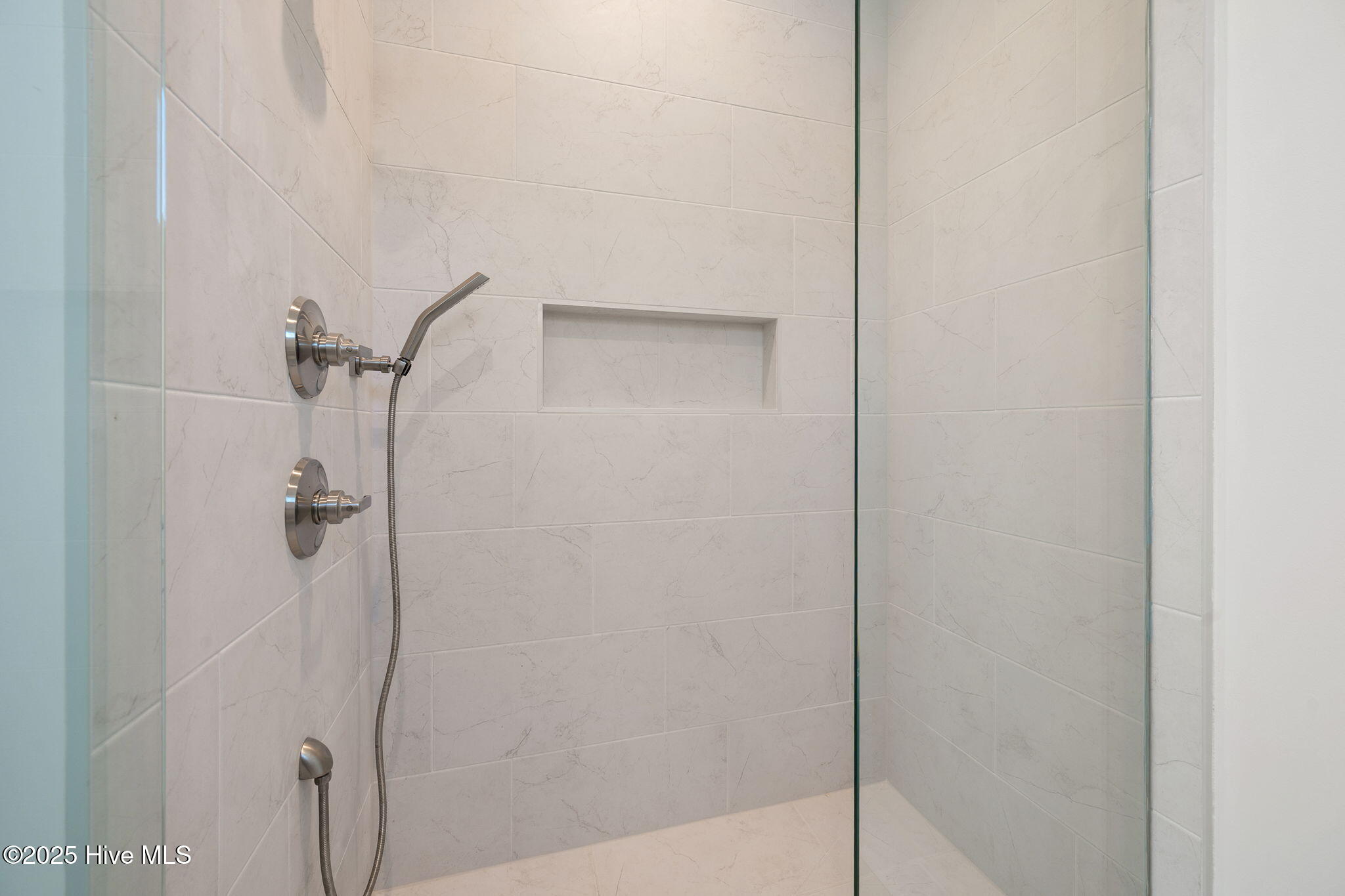 100525403 | Photo 41