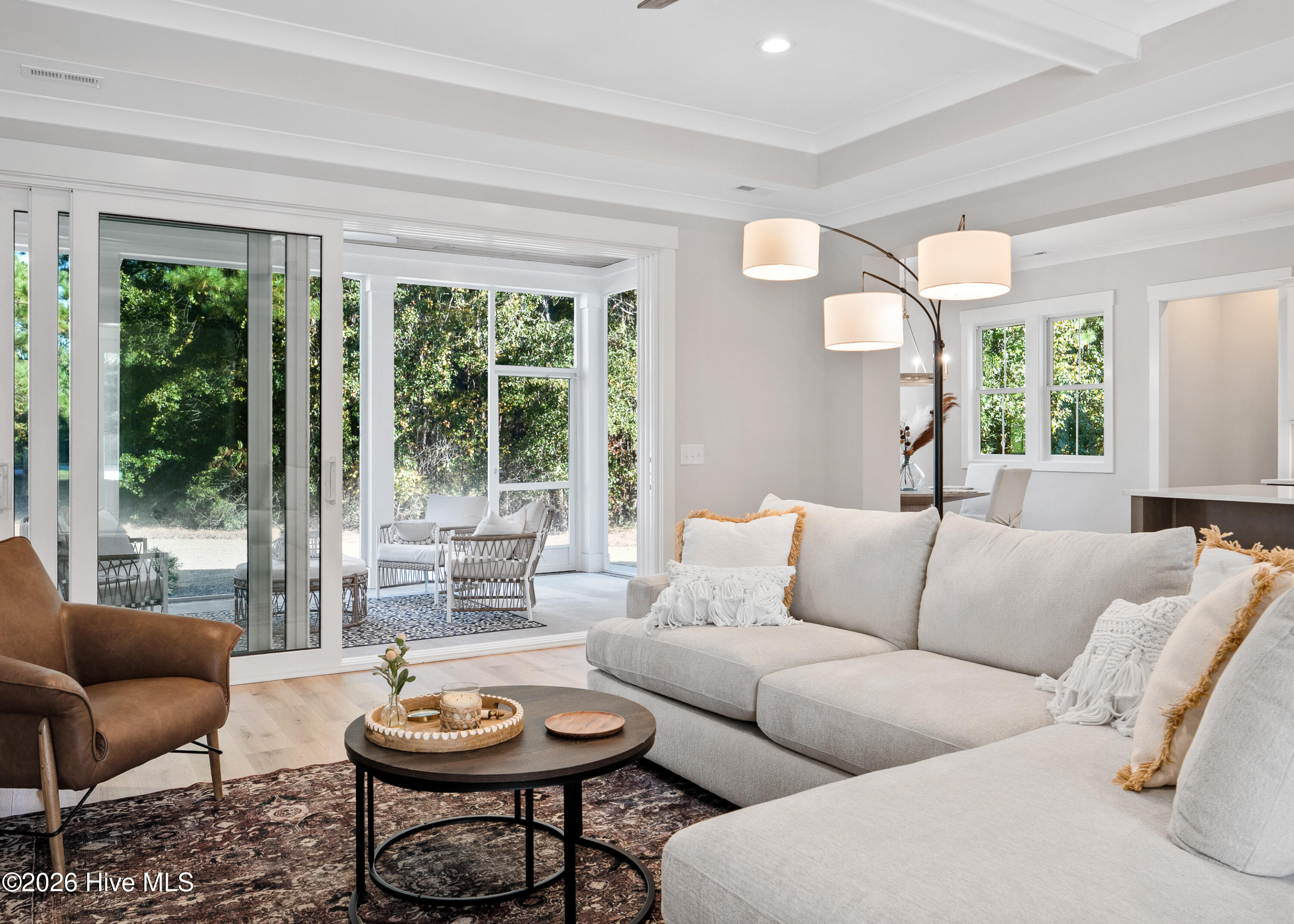 100558184 | Photo 25