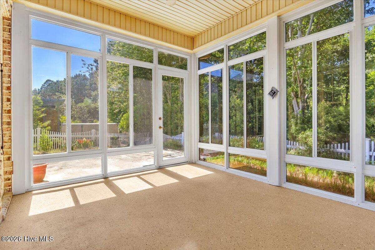 100569829 | Photo 52