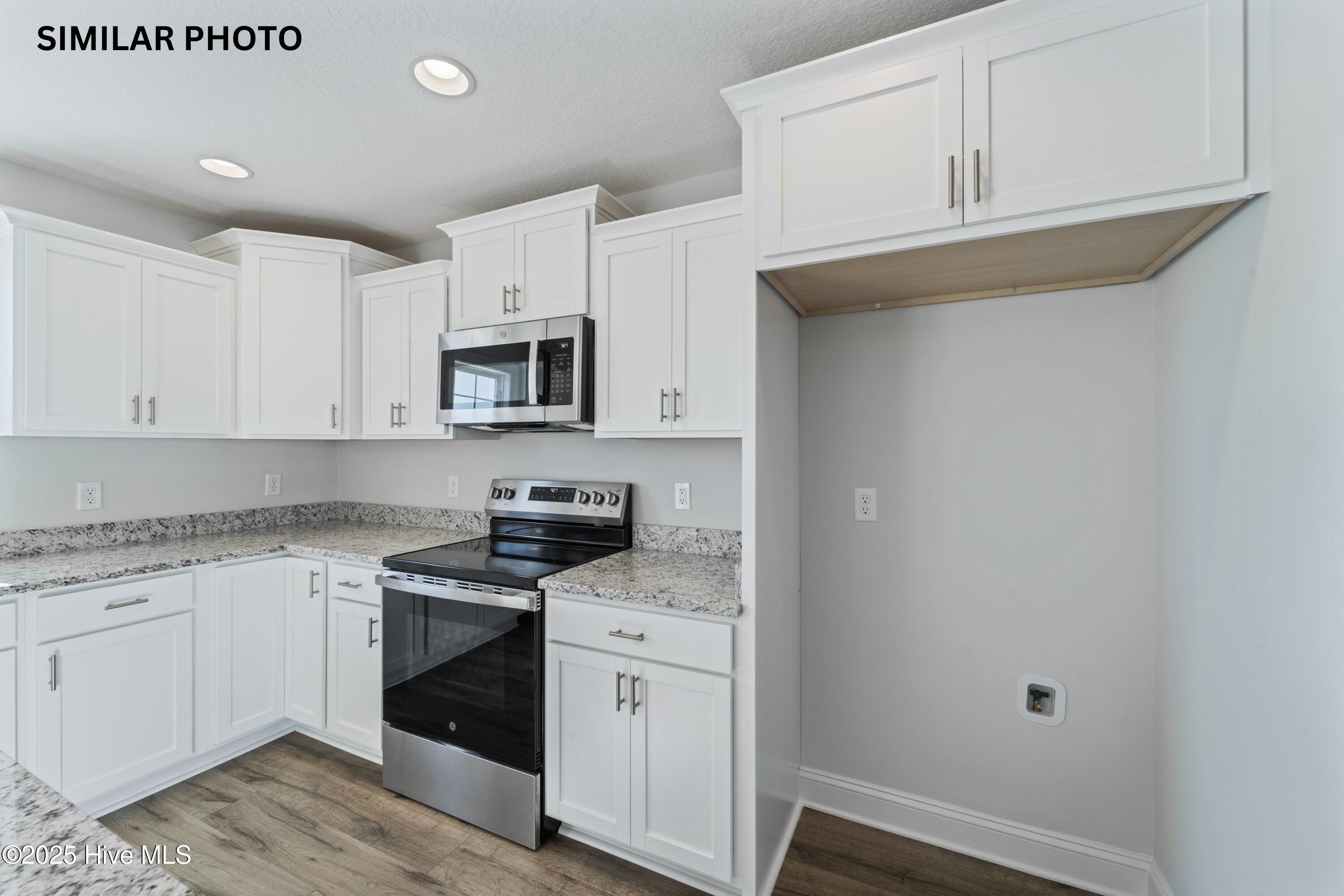 100530665 | Photo 16