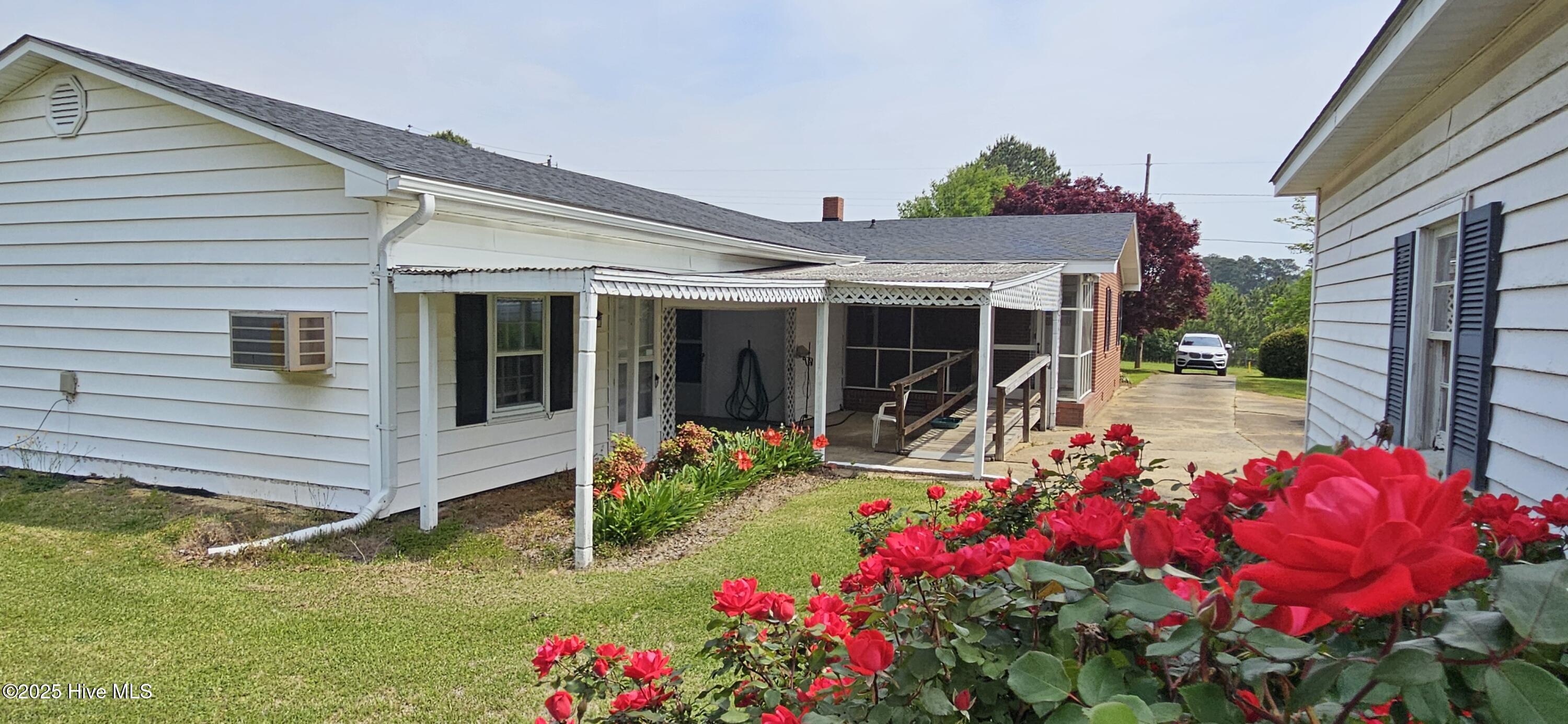 Homes for sale in Clinton, NC | 101 Oakland Blvd, Clinton, NC 28328 | MLS# 100501371