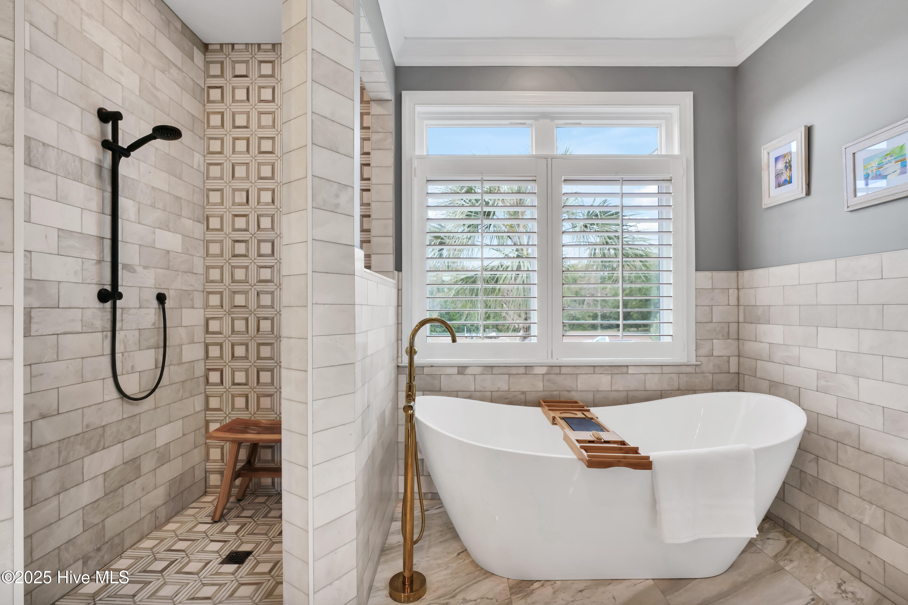 100540154 | Photo 14