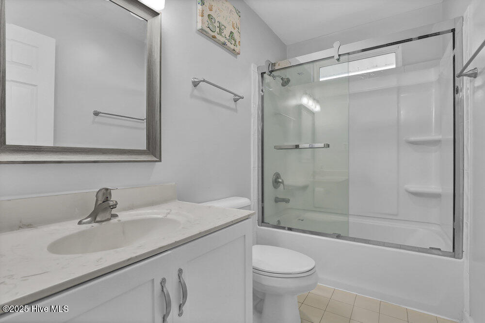 100543816 | Photo 25