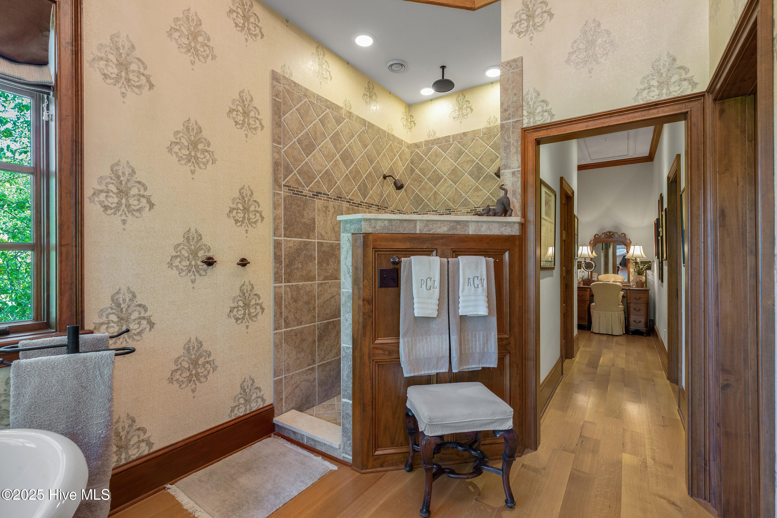 100560338 | Photo 56