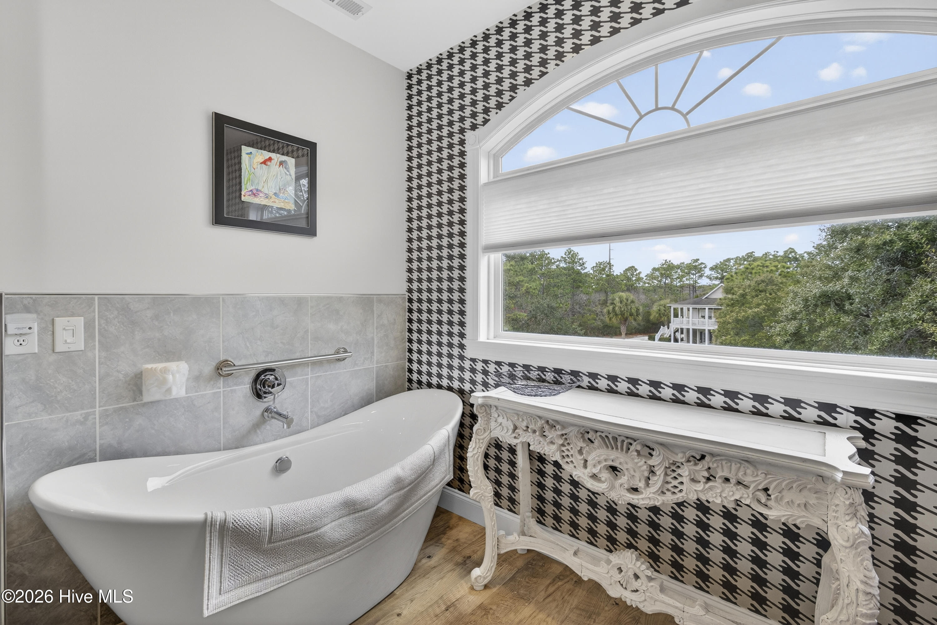 100557060 | Photo 38