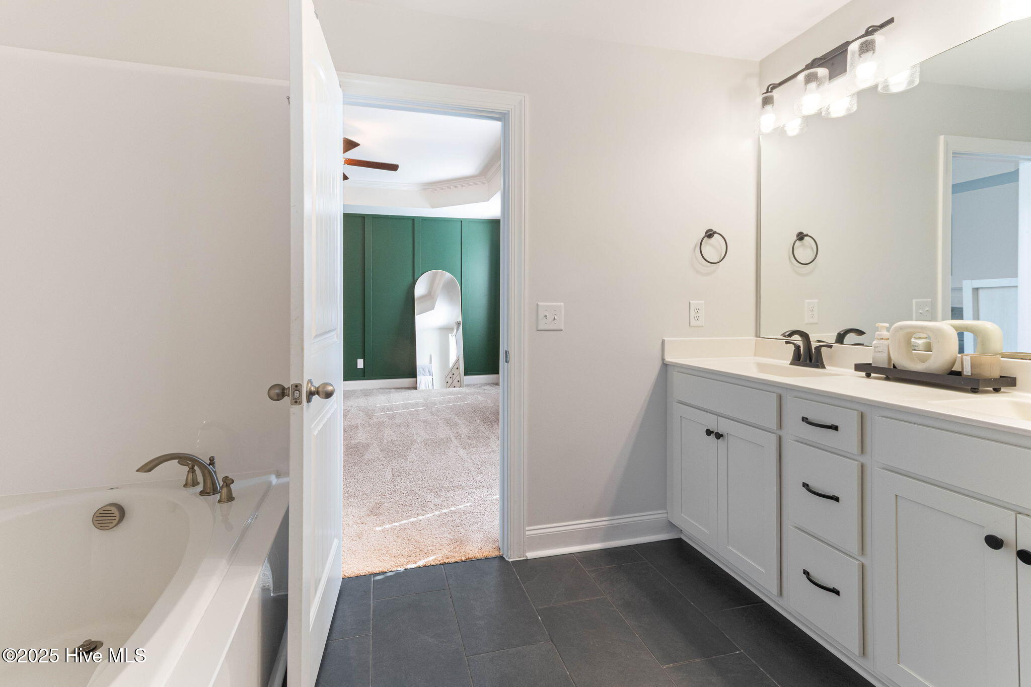 100536642 | Photo 26