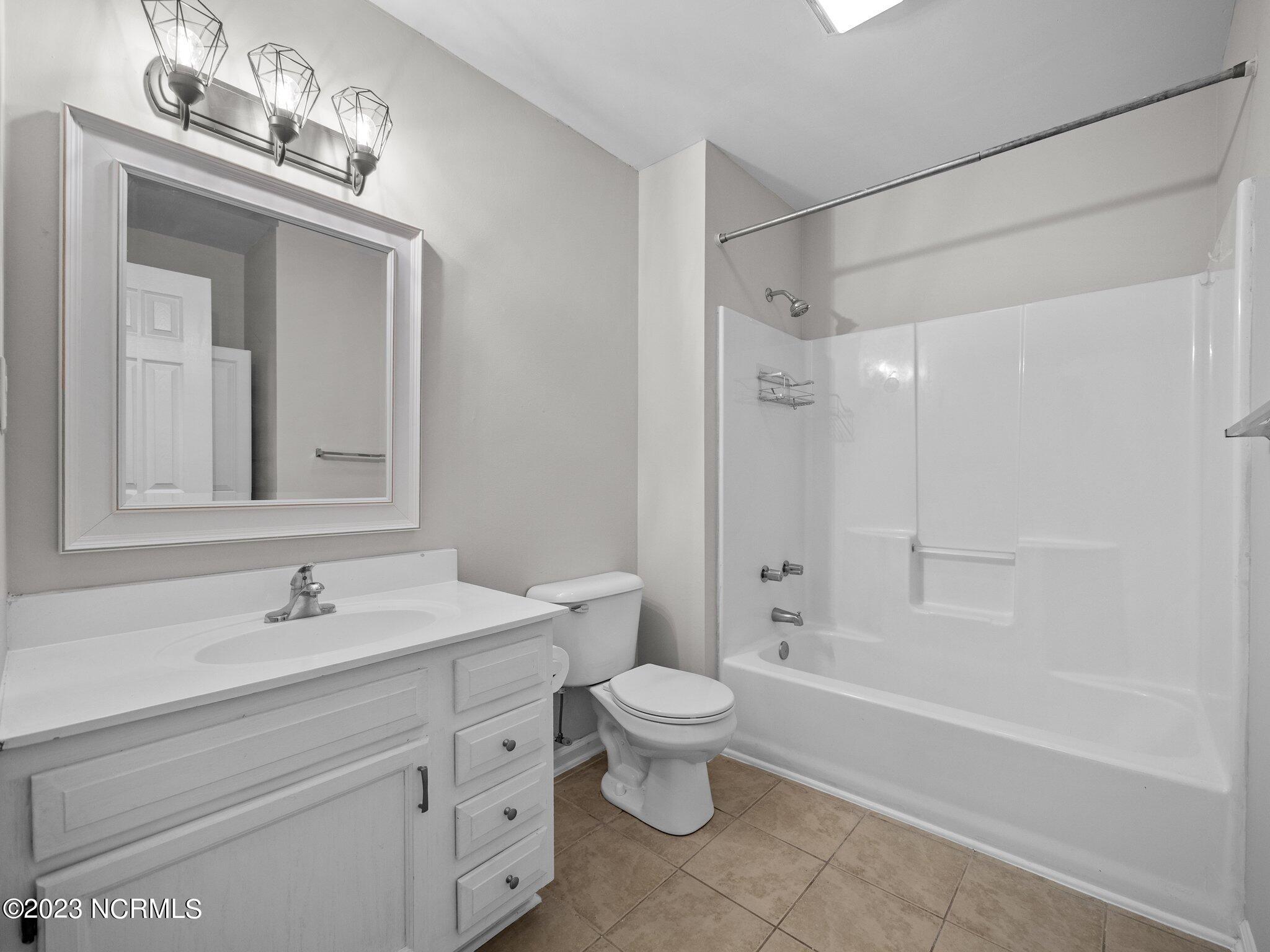 100556244 | Photo 38