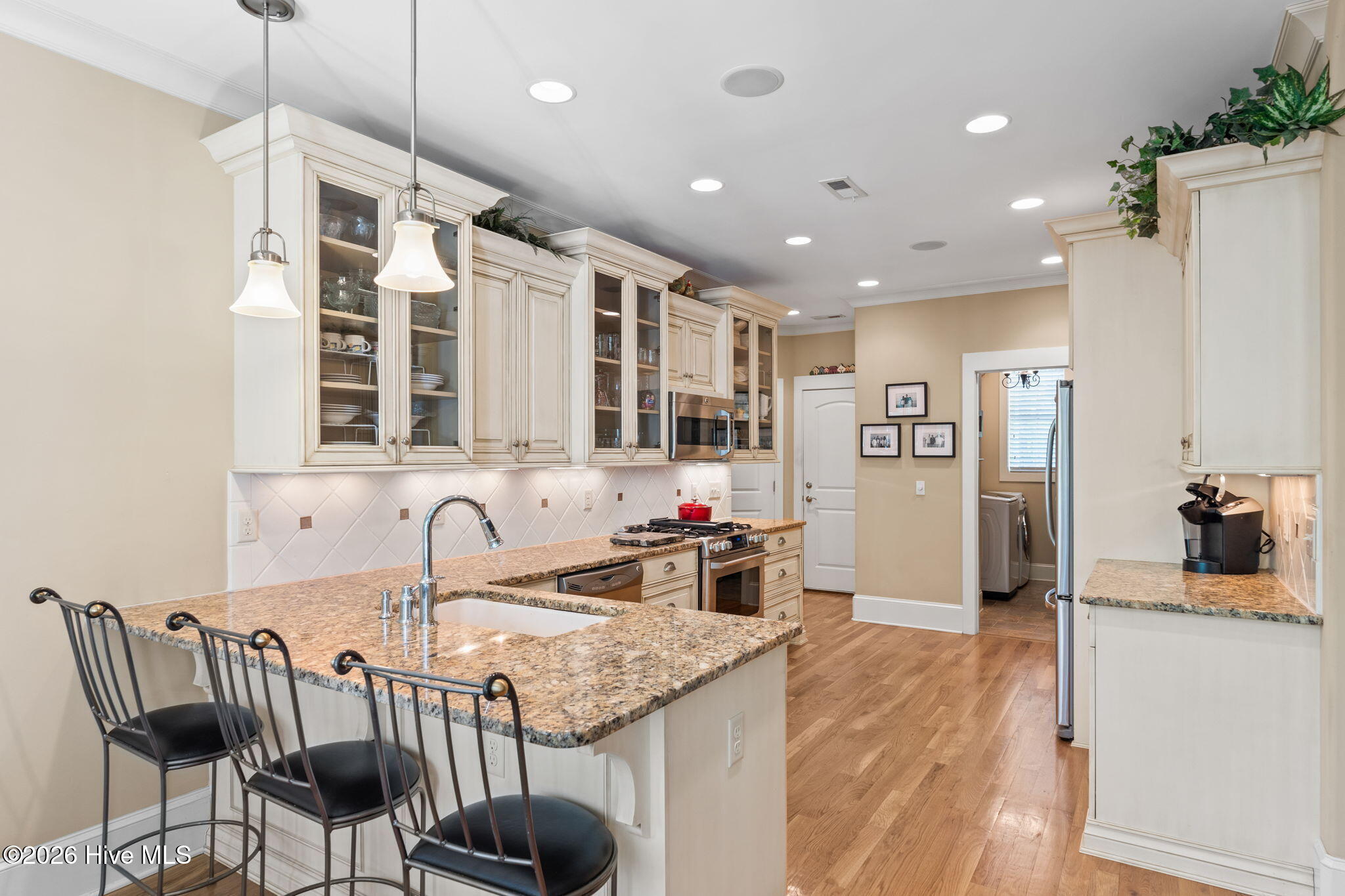 100567899 | Photo 32