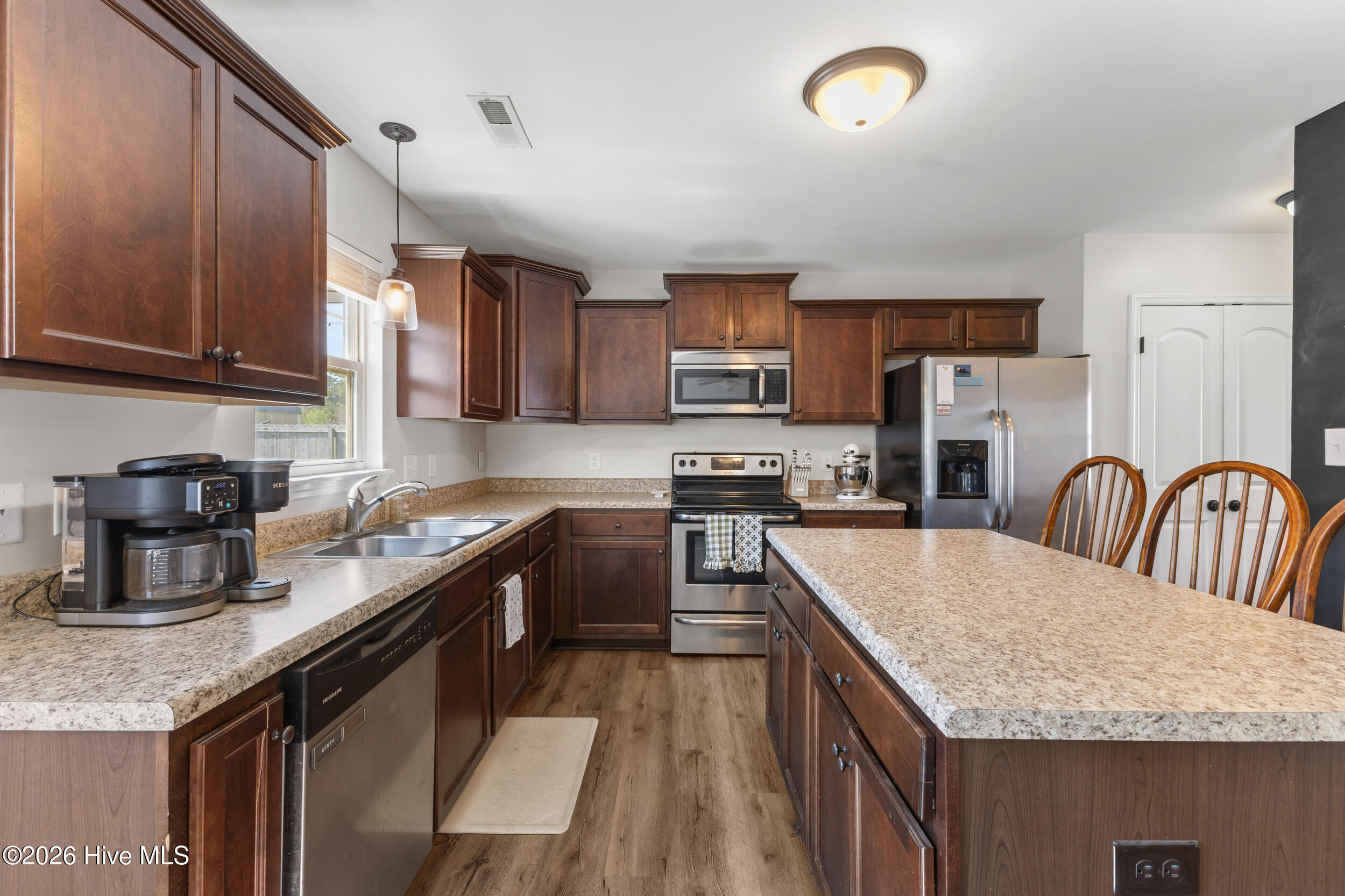 100563533 | Photo 11