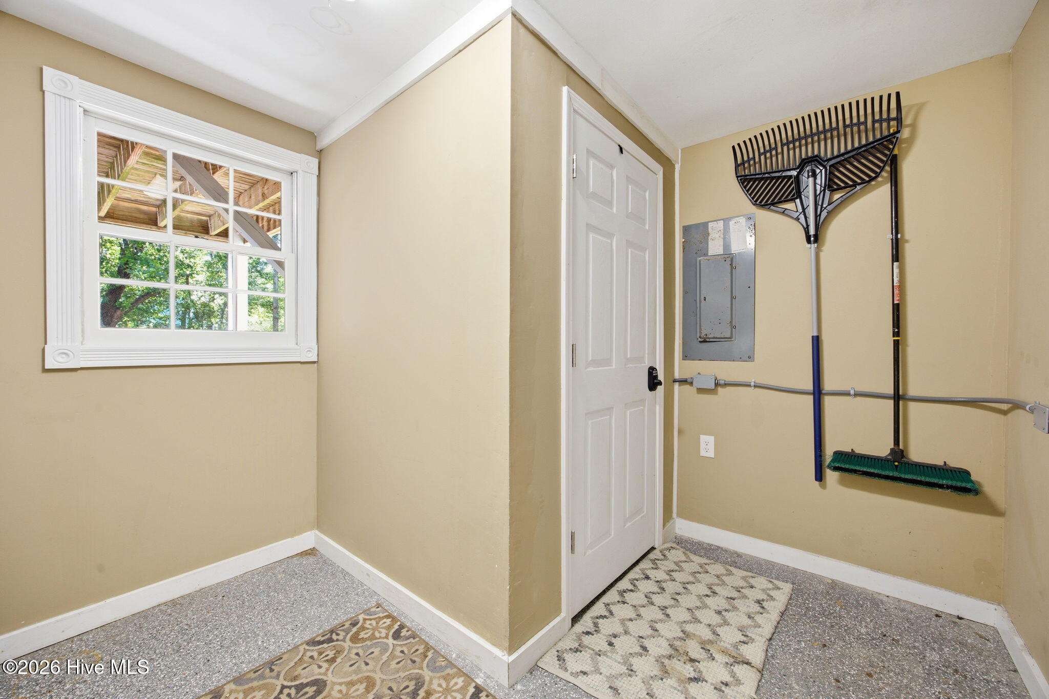 100569426 | Photo 49