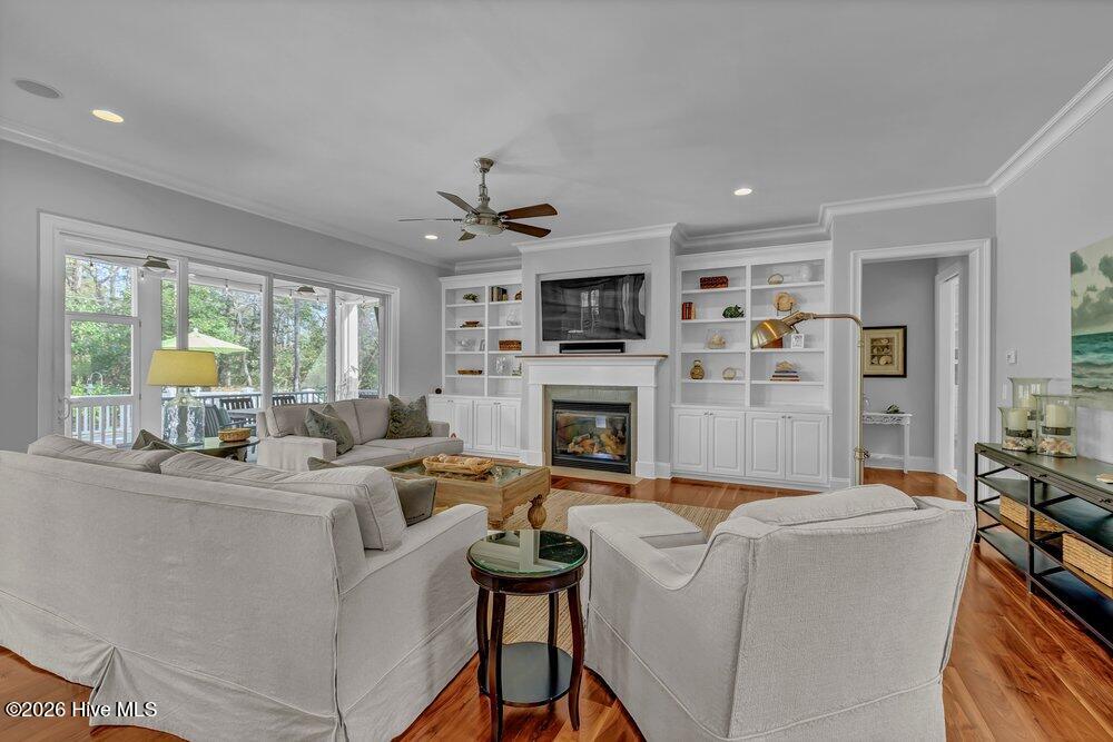 100563966 | Photo 13