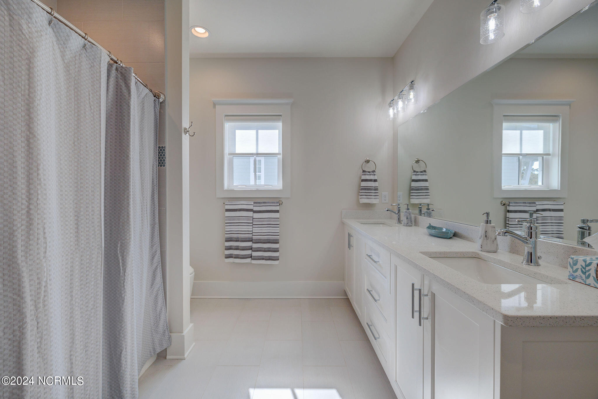 100547028 | Photo 49