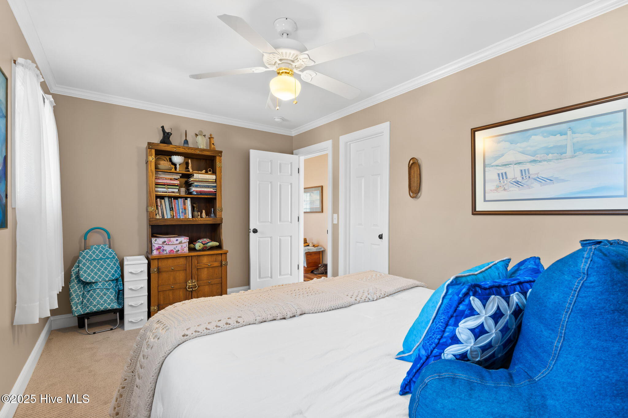 100543841 | Photo 36